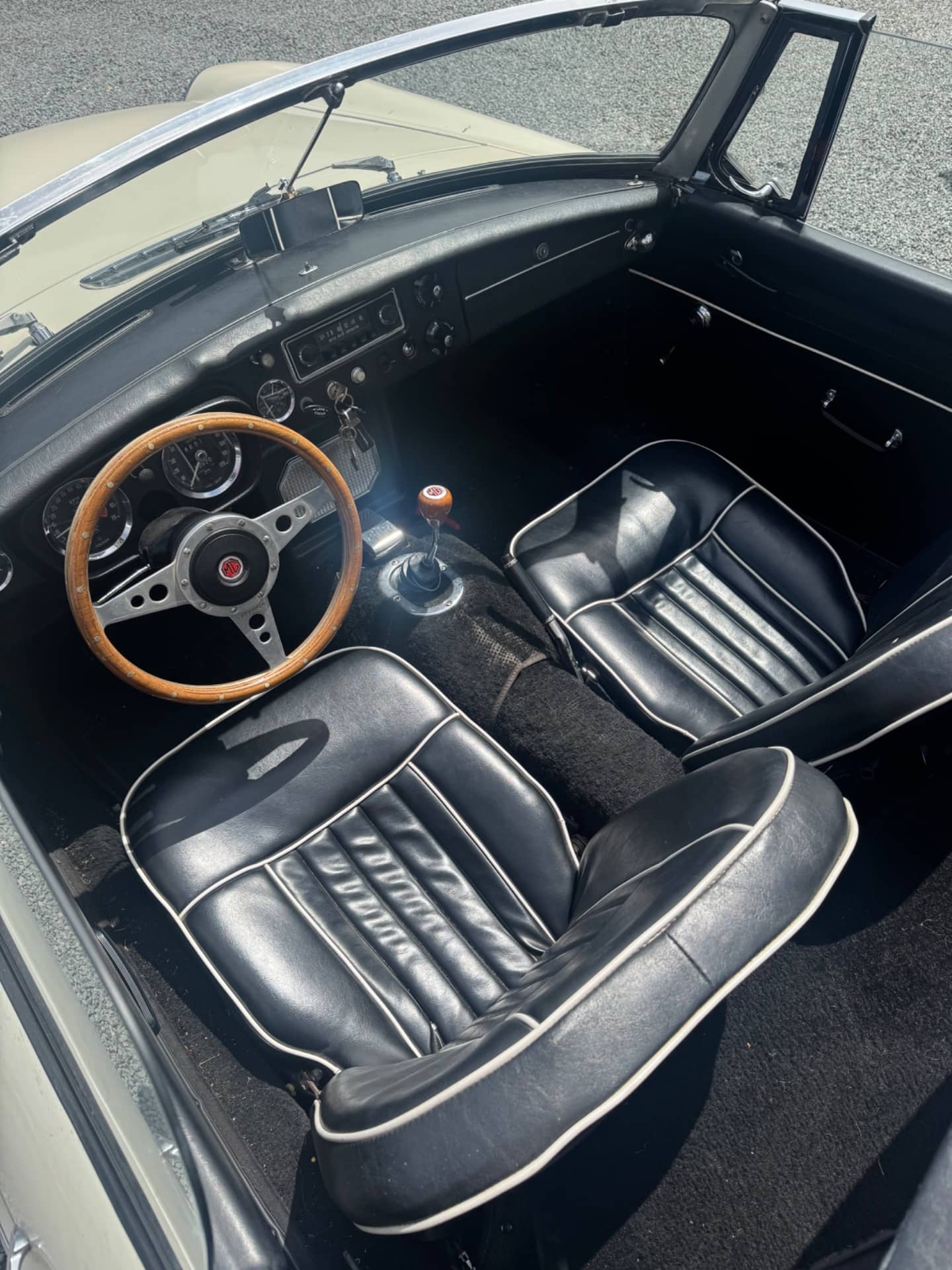 MG MGB — photo 3