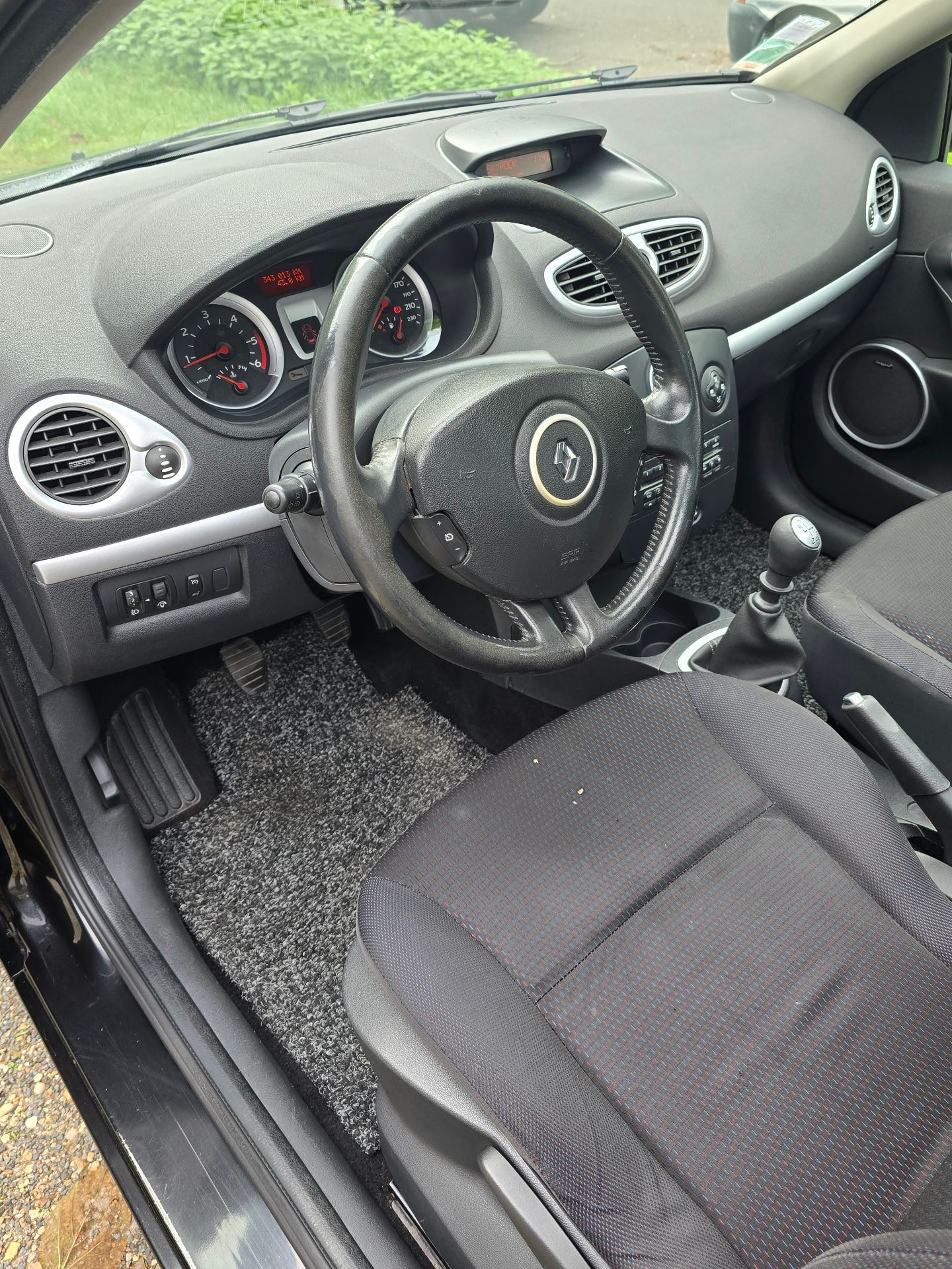 Renault Clio — photo 10