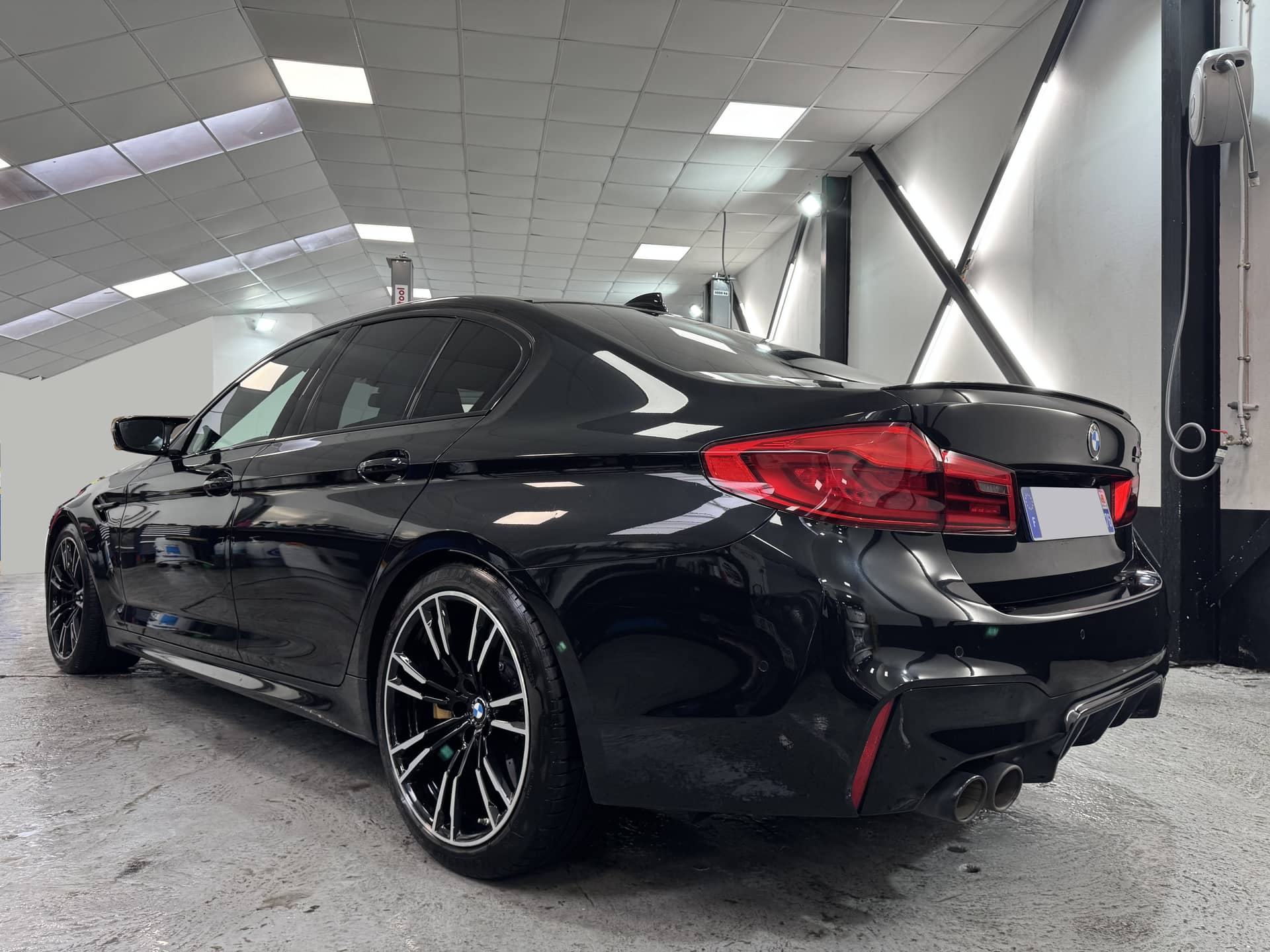 BMW M5 — photo 2
