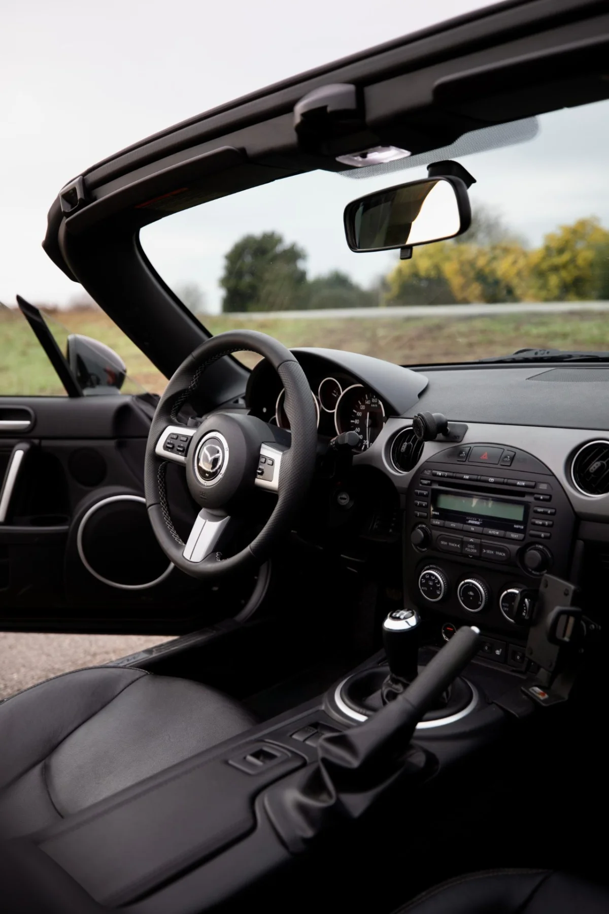 Mazda MX-5 — photo 7