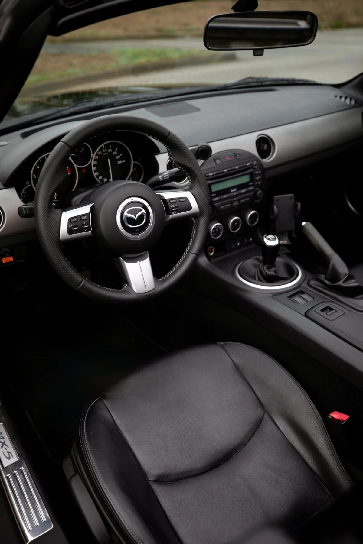 Mazda MX-5 — photo 8