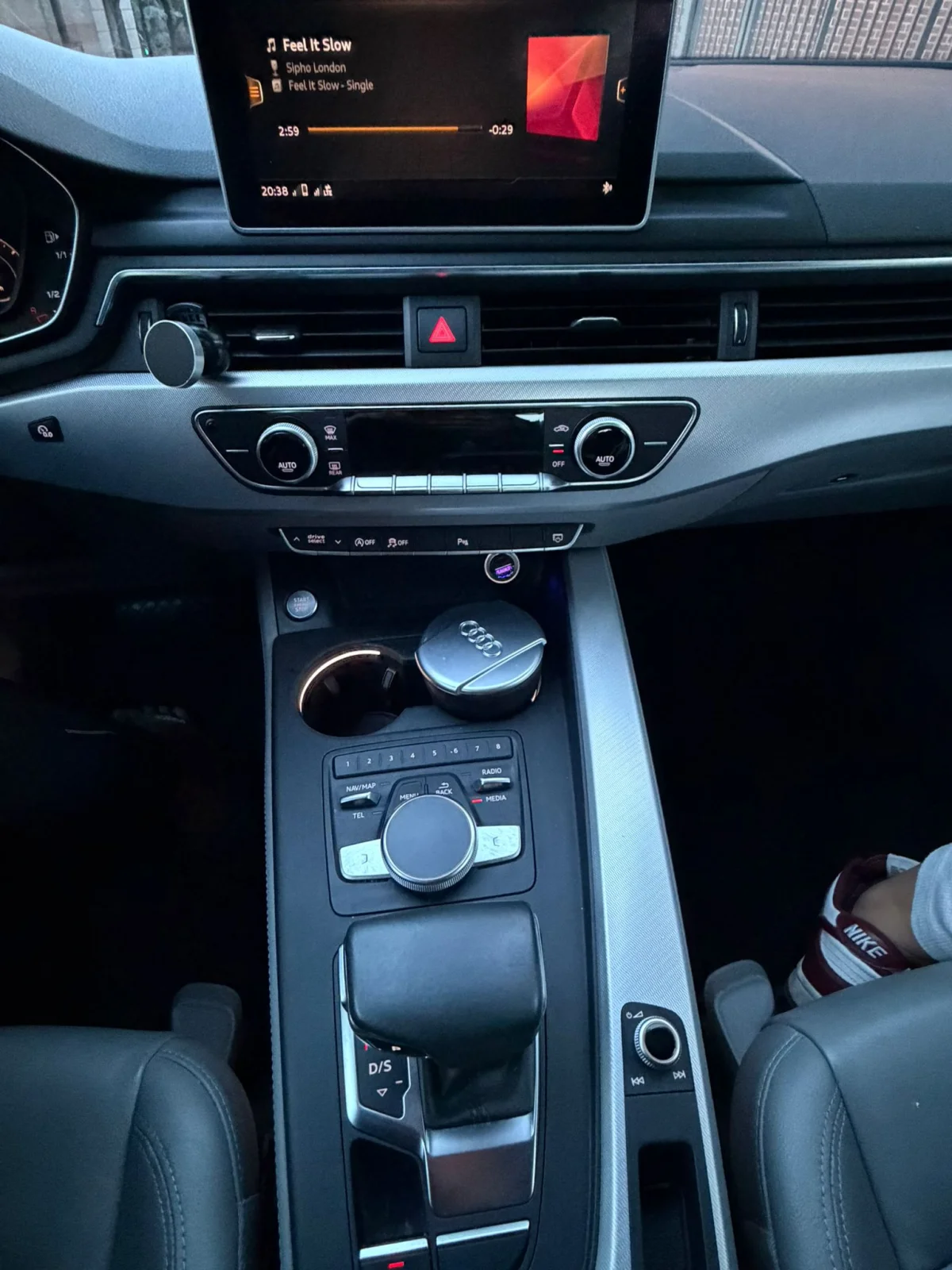 Audi A4 — photo 5