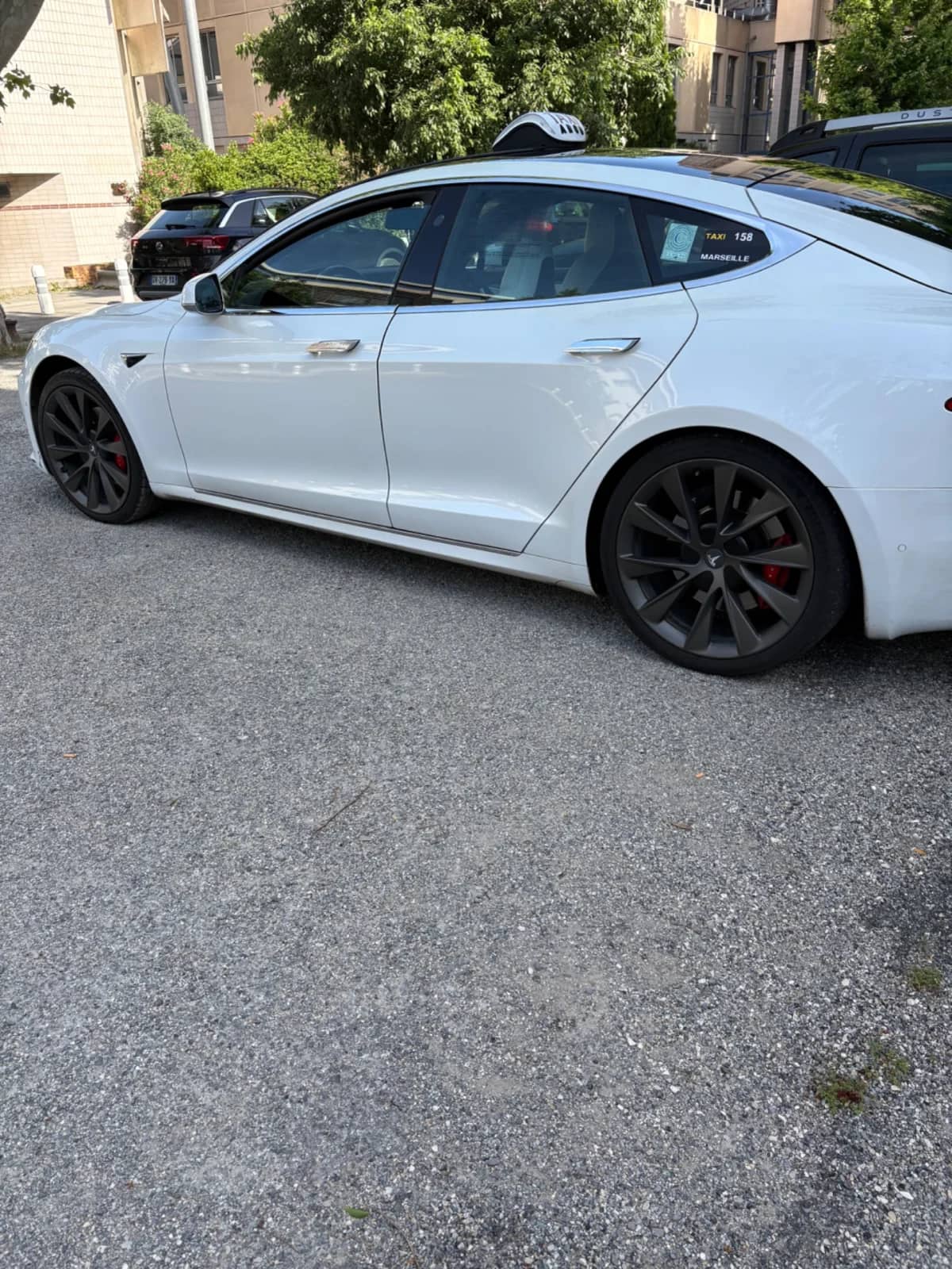 Tesla Model S — photo 1