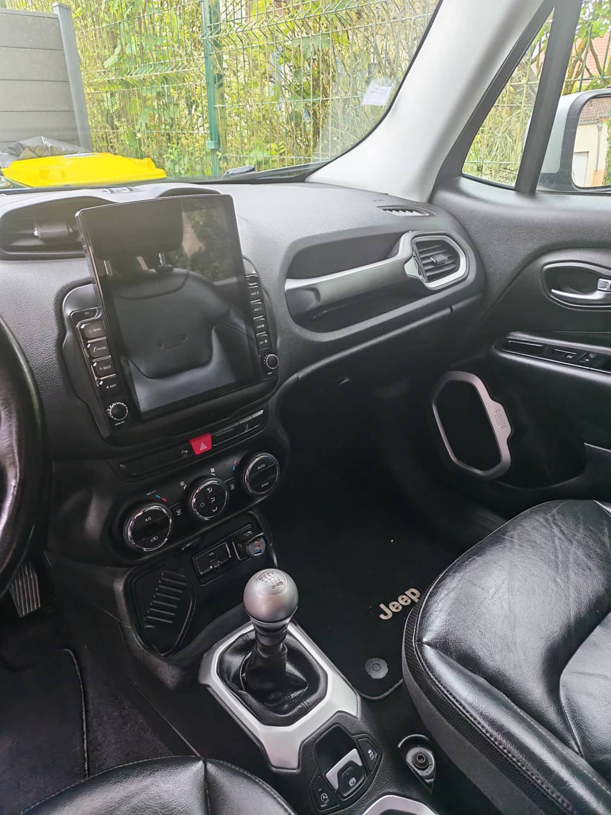 Jeep Renegade — photo 1