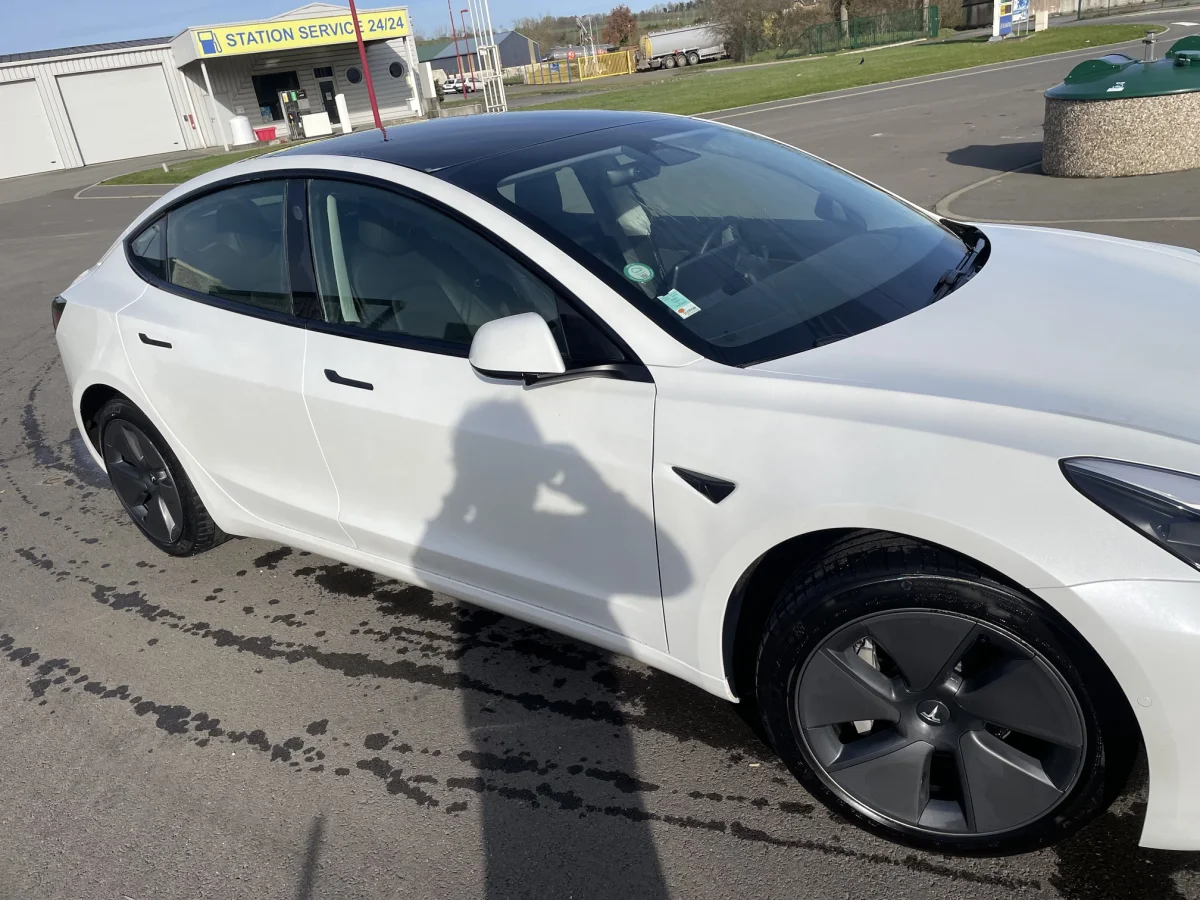 Tesla Model 3 — photo 1