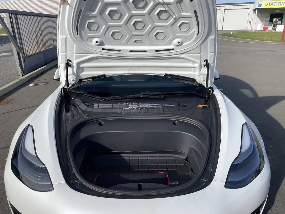 Tesla Model 3 — photo 2