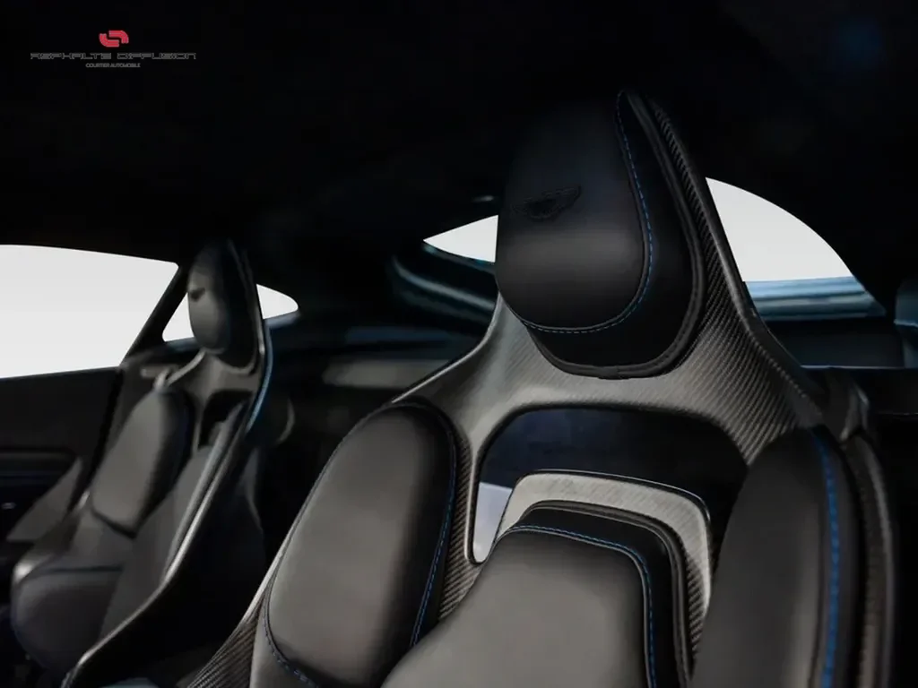 Aston Martin V12 Vantage — photo 15