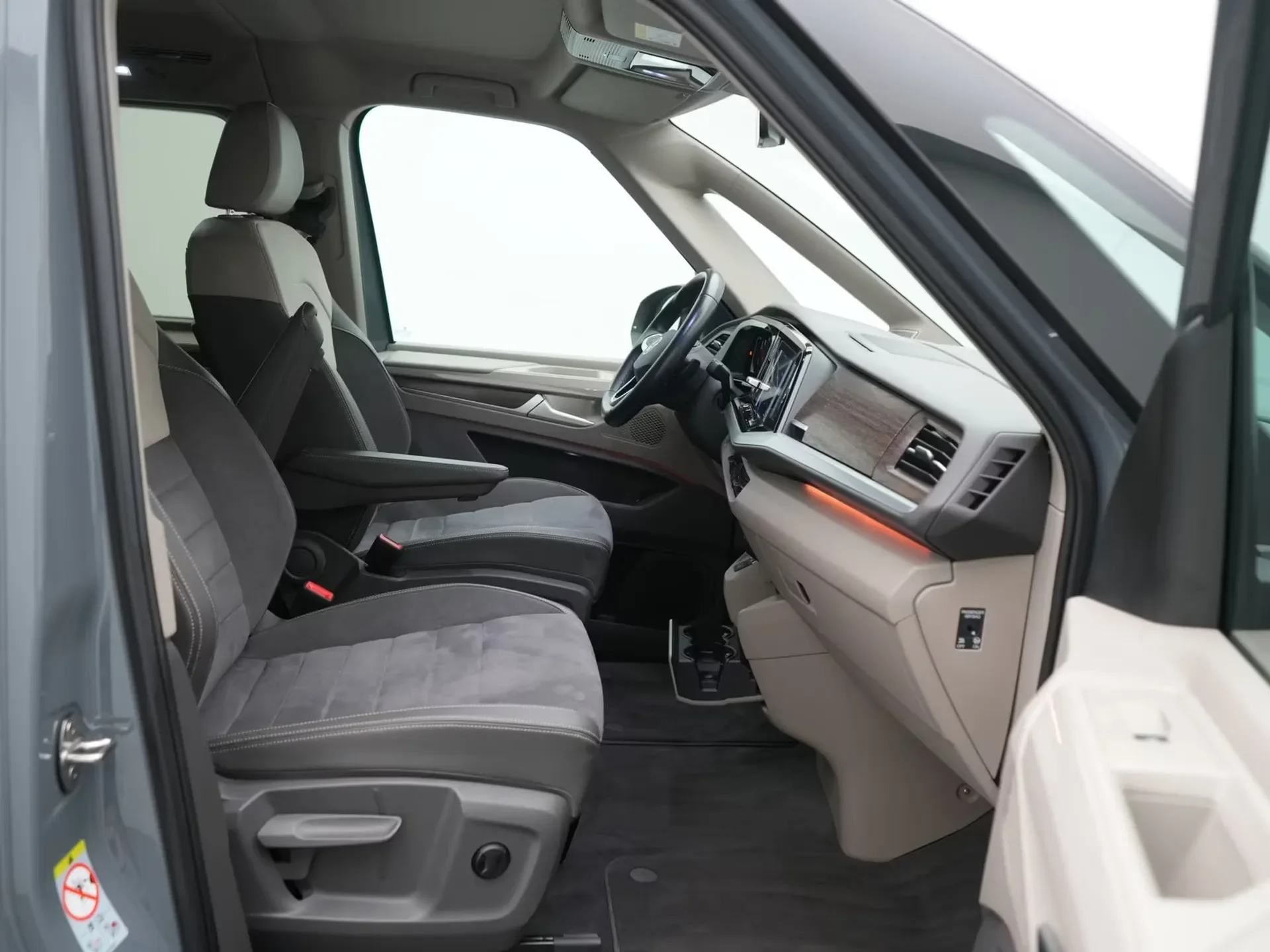 Volkswagen T7 Multivan — photo 9