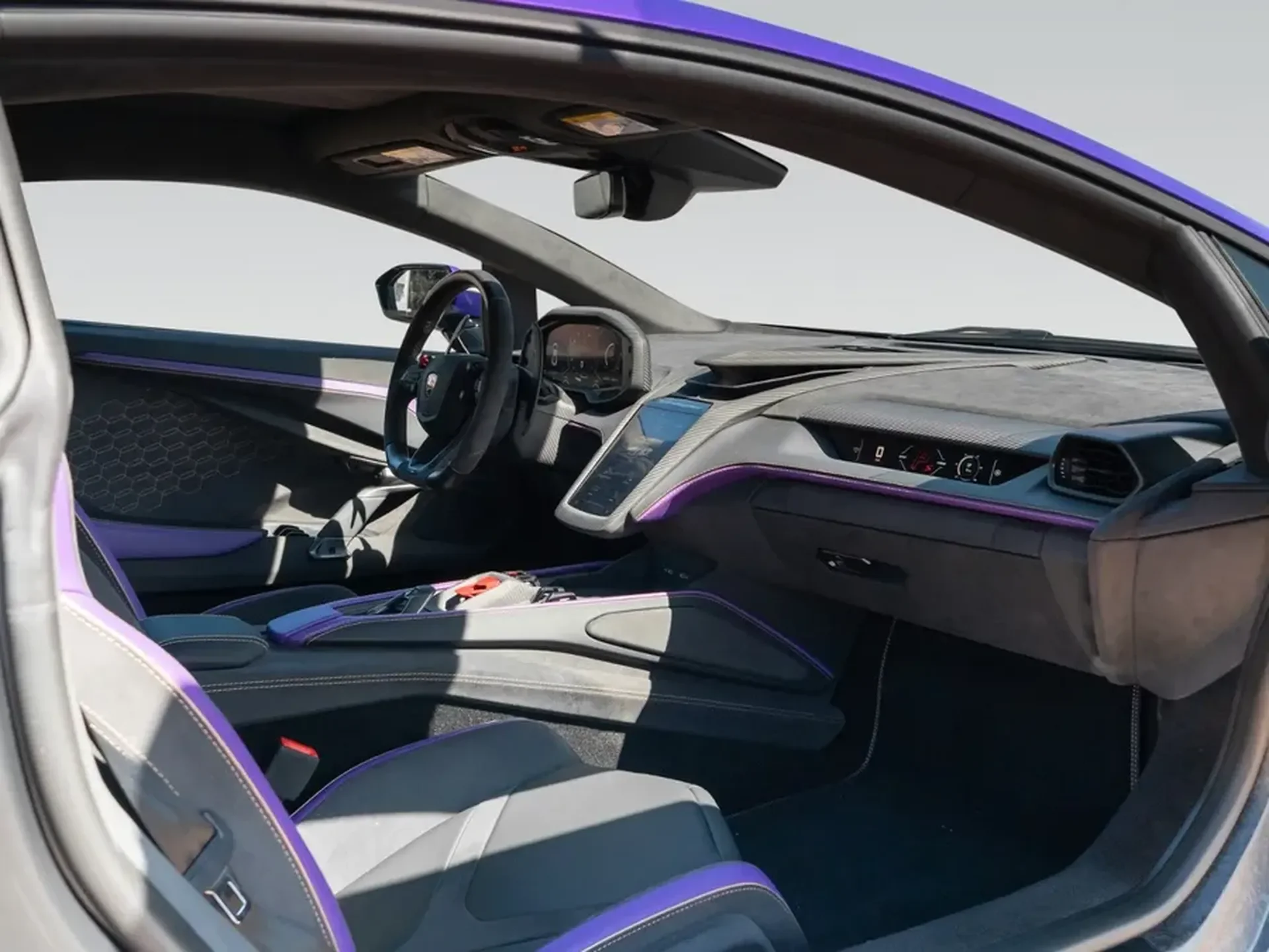 Lamborghini Revuelto — photo 8
