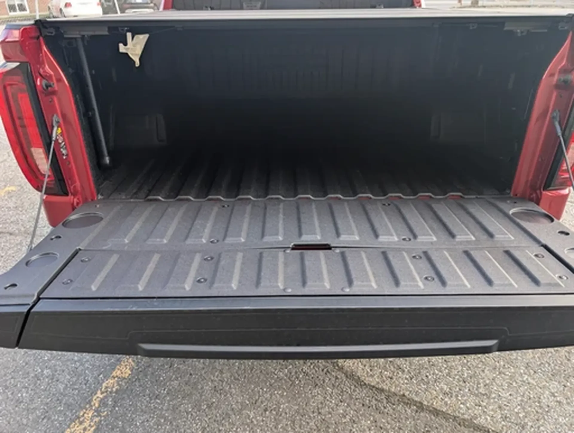 GMC Sierra — photo 9
