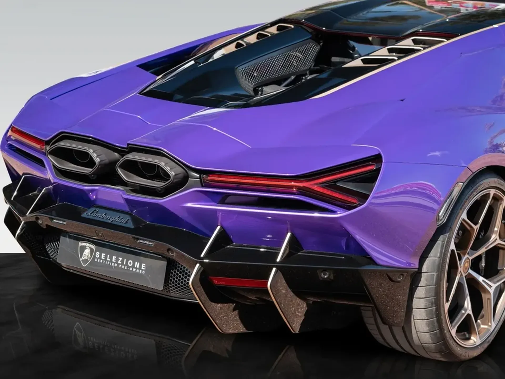 Lamborghini Revuelto — photo 6