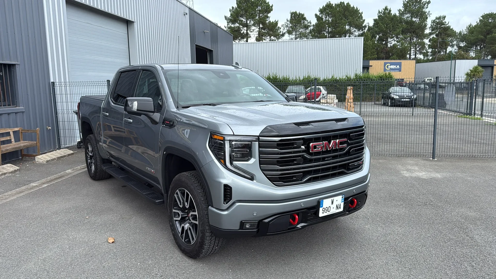 GMC Sierra — photo 15
