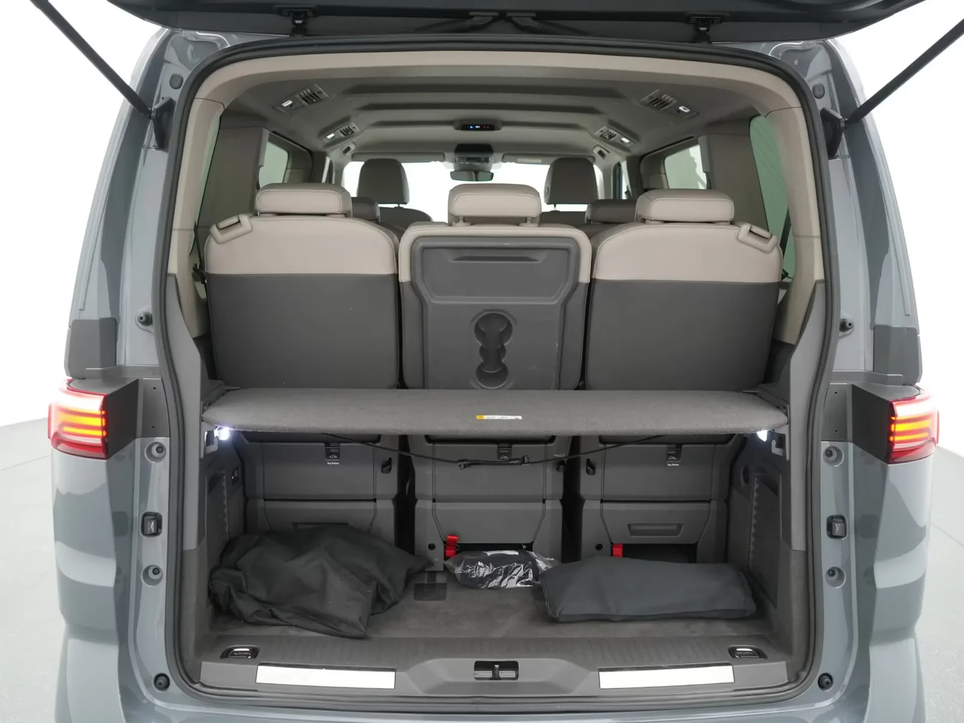 Volkswagen T7 Multivan — photo 10