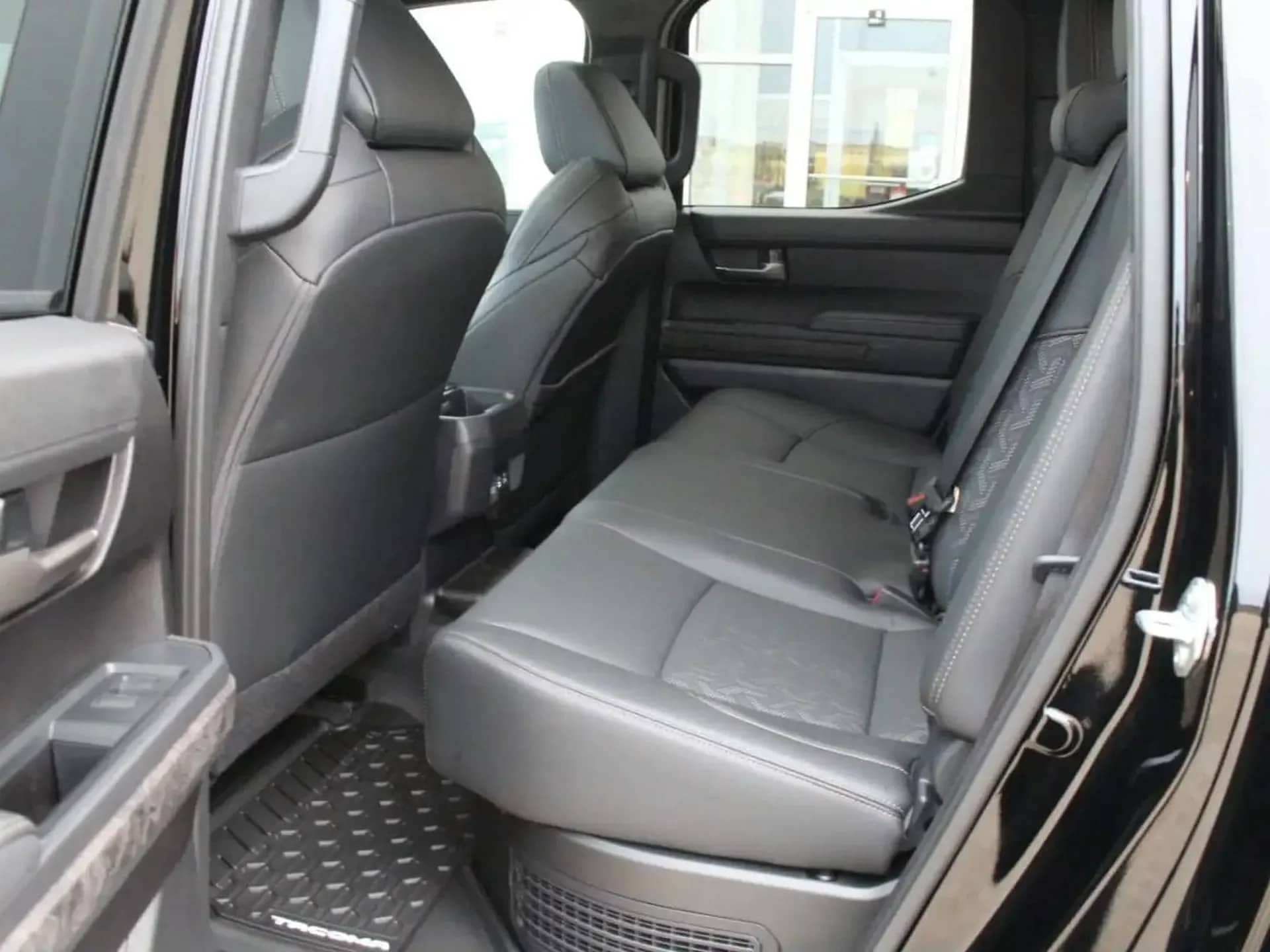 Toyota Tacoma — photo 9
