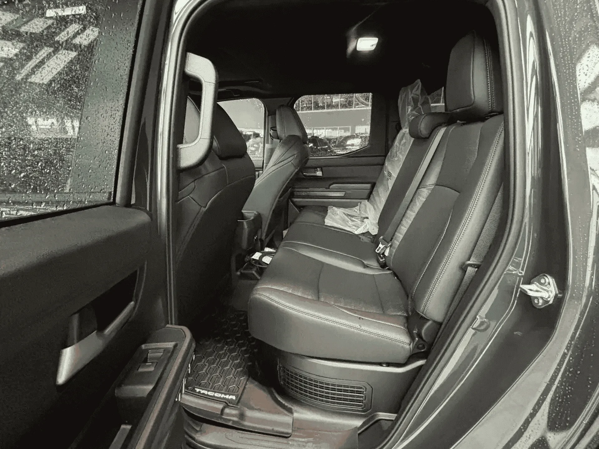 Toyota Tacoma — photo 8