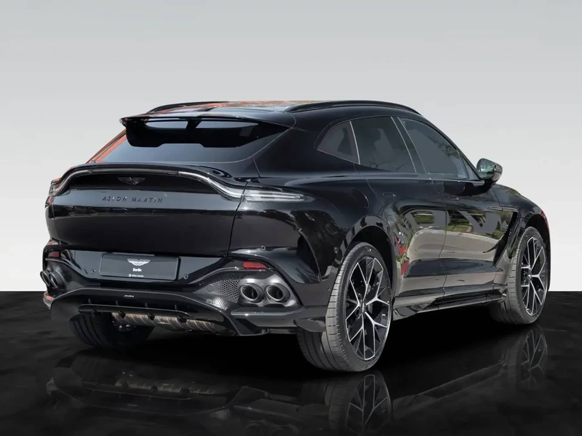 Aston Martin DBX — photo 3