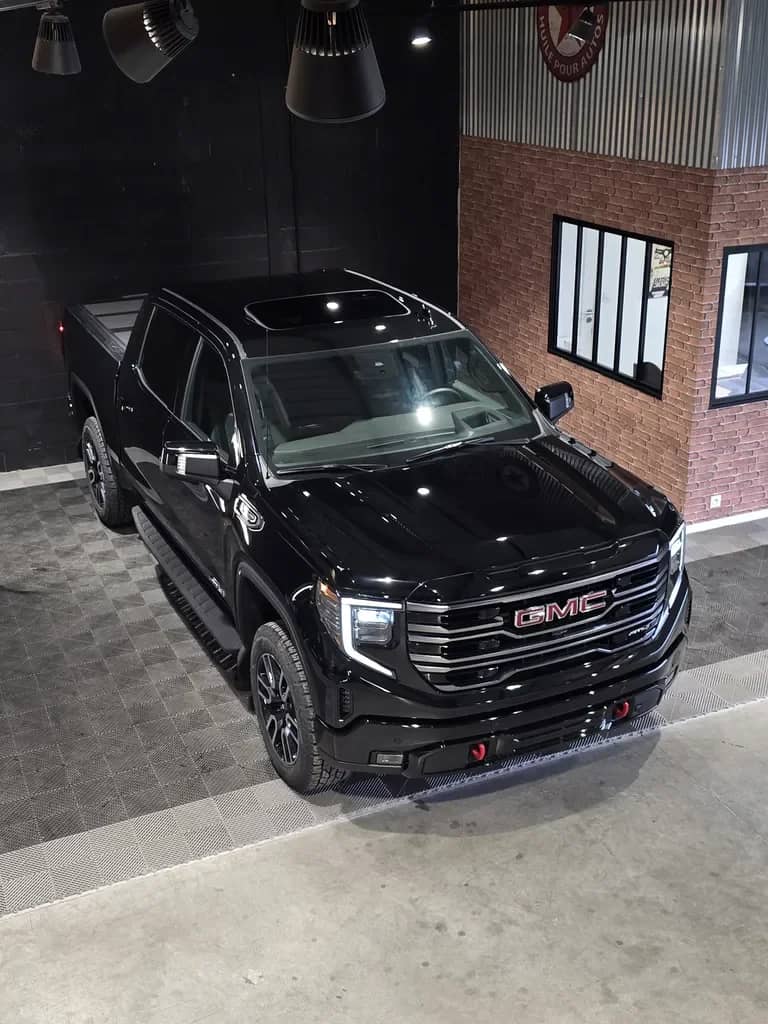 GMC Sierra — photo 2