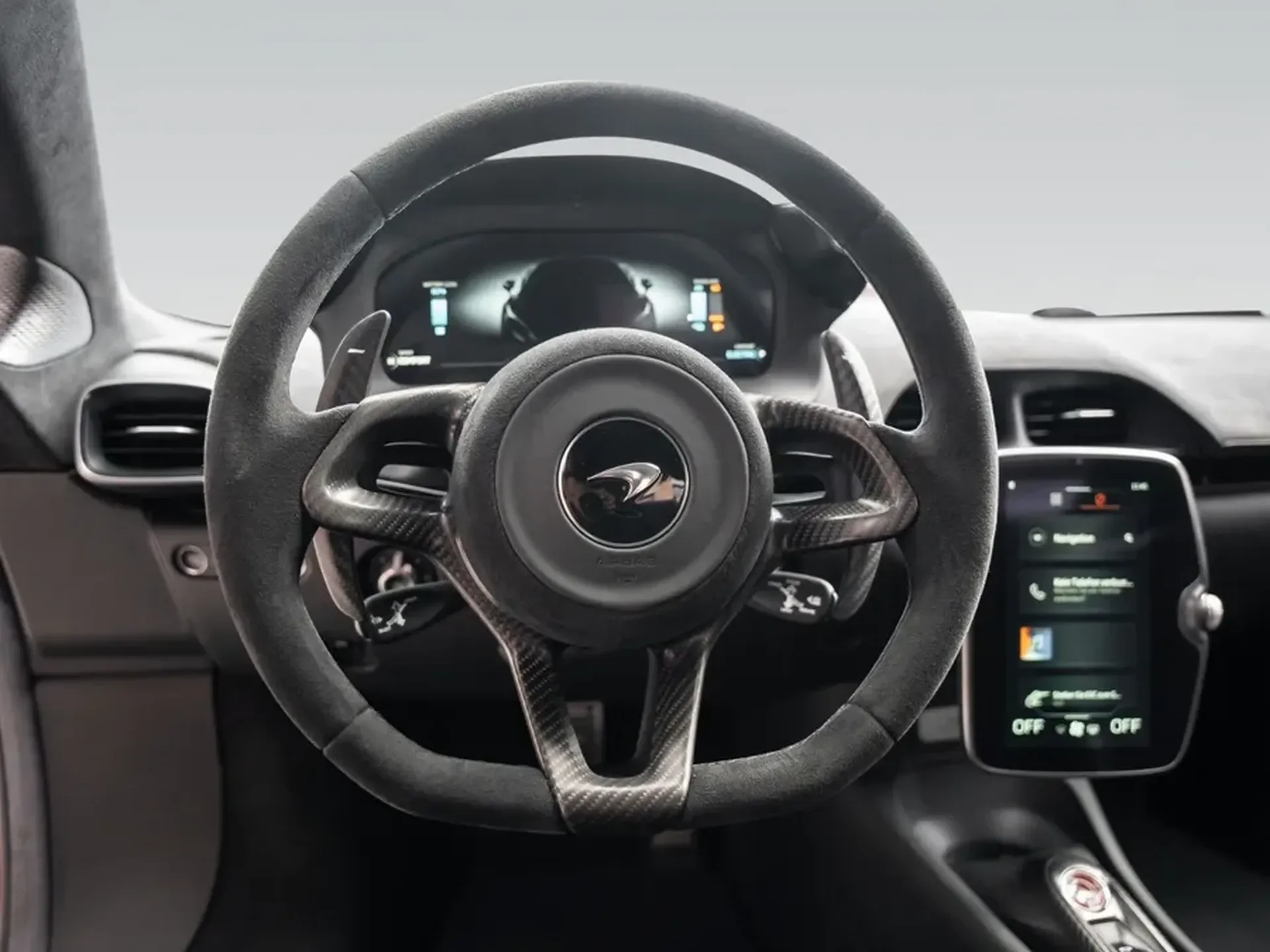 McLaren Artura — photo 11