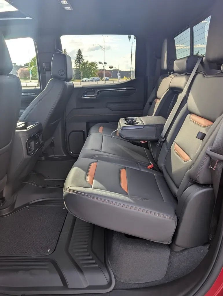 GMC Sierra — photo 14