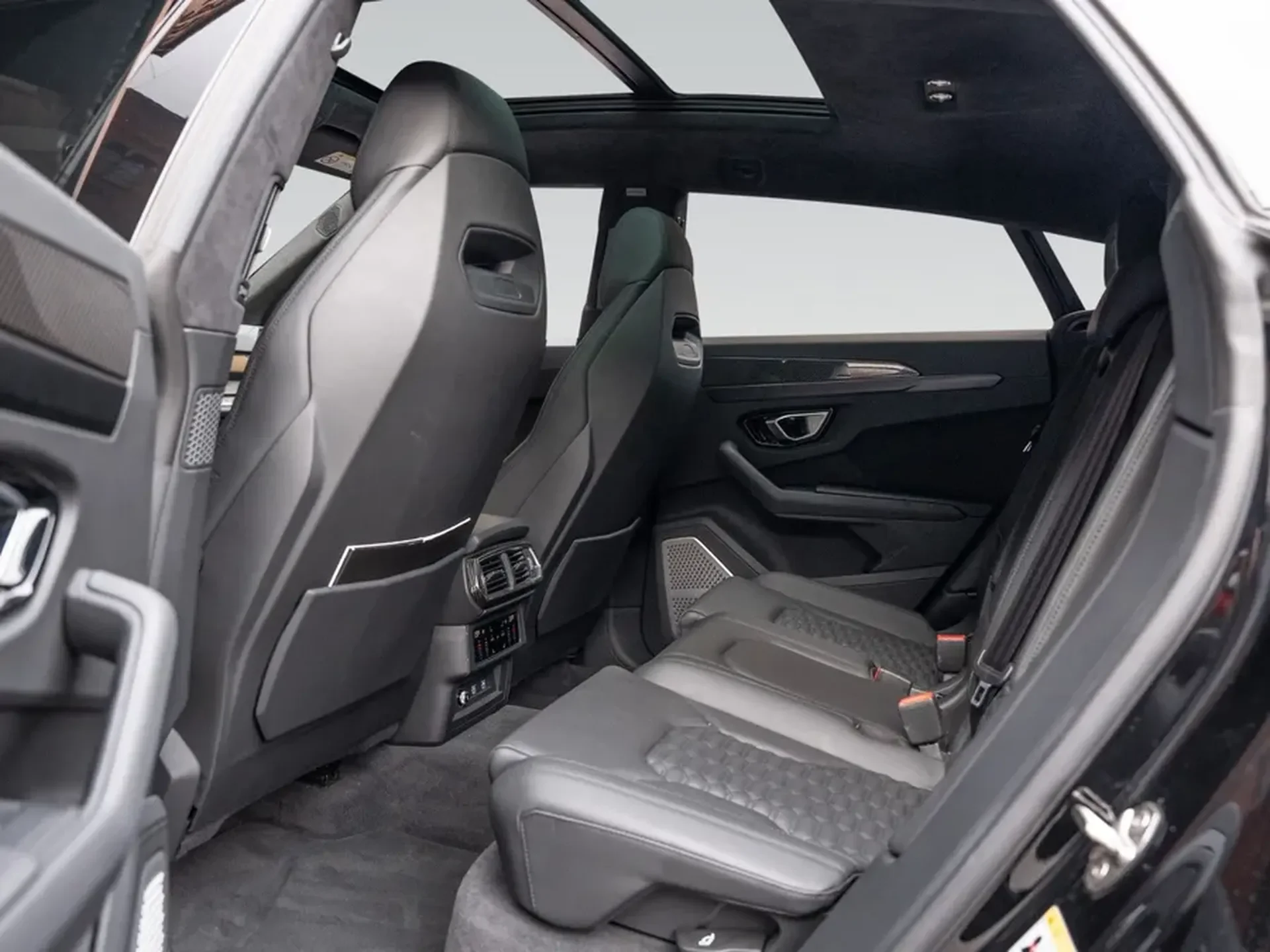 Lamborghini Urus — photo 11