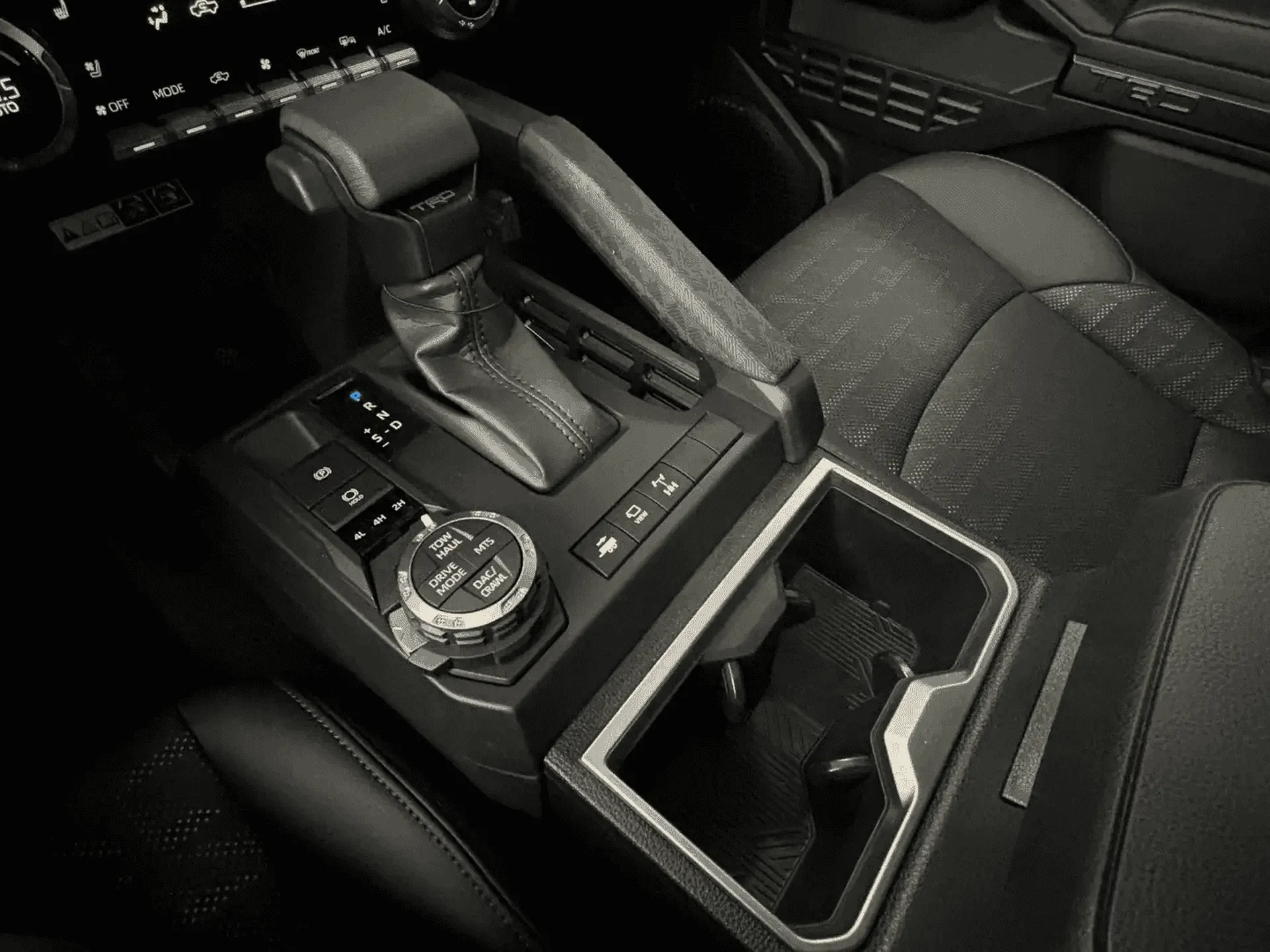 Toyota Tacoma — photo 11