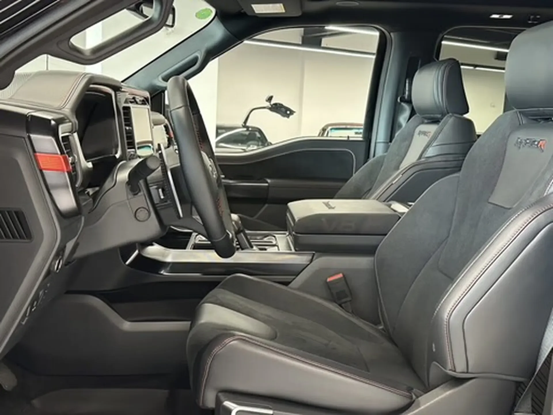 Ford Raptor — photo 5