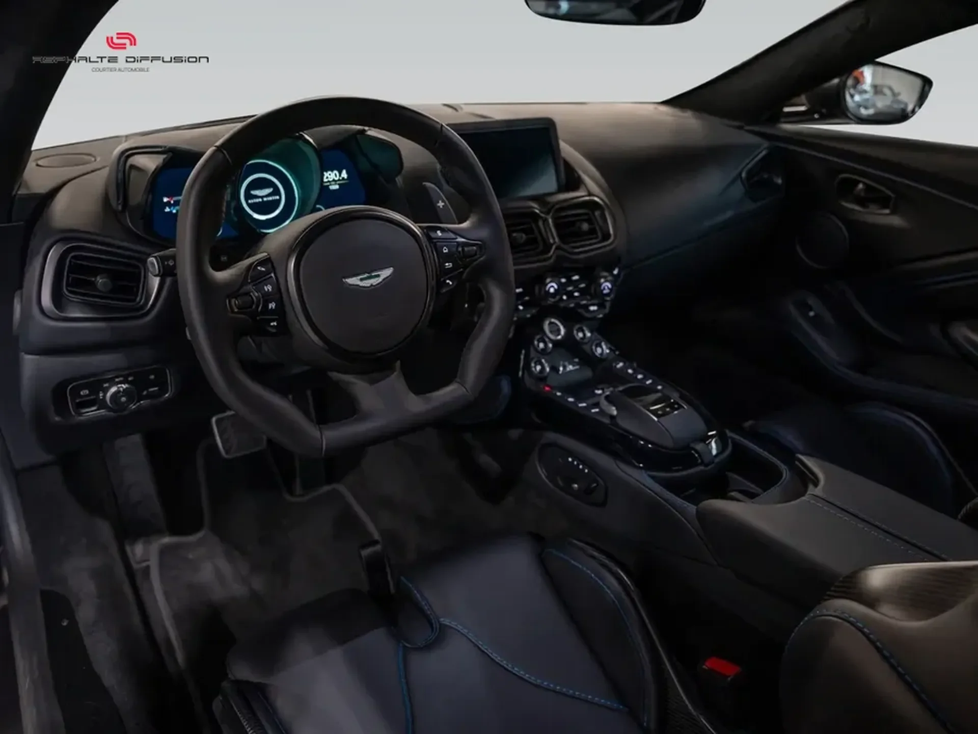 Aston Martin V12 Vantage — photo 8