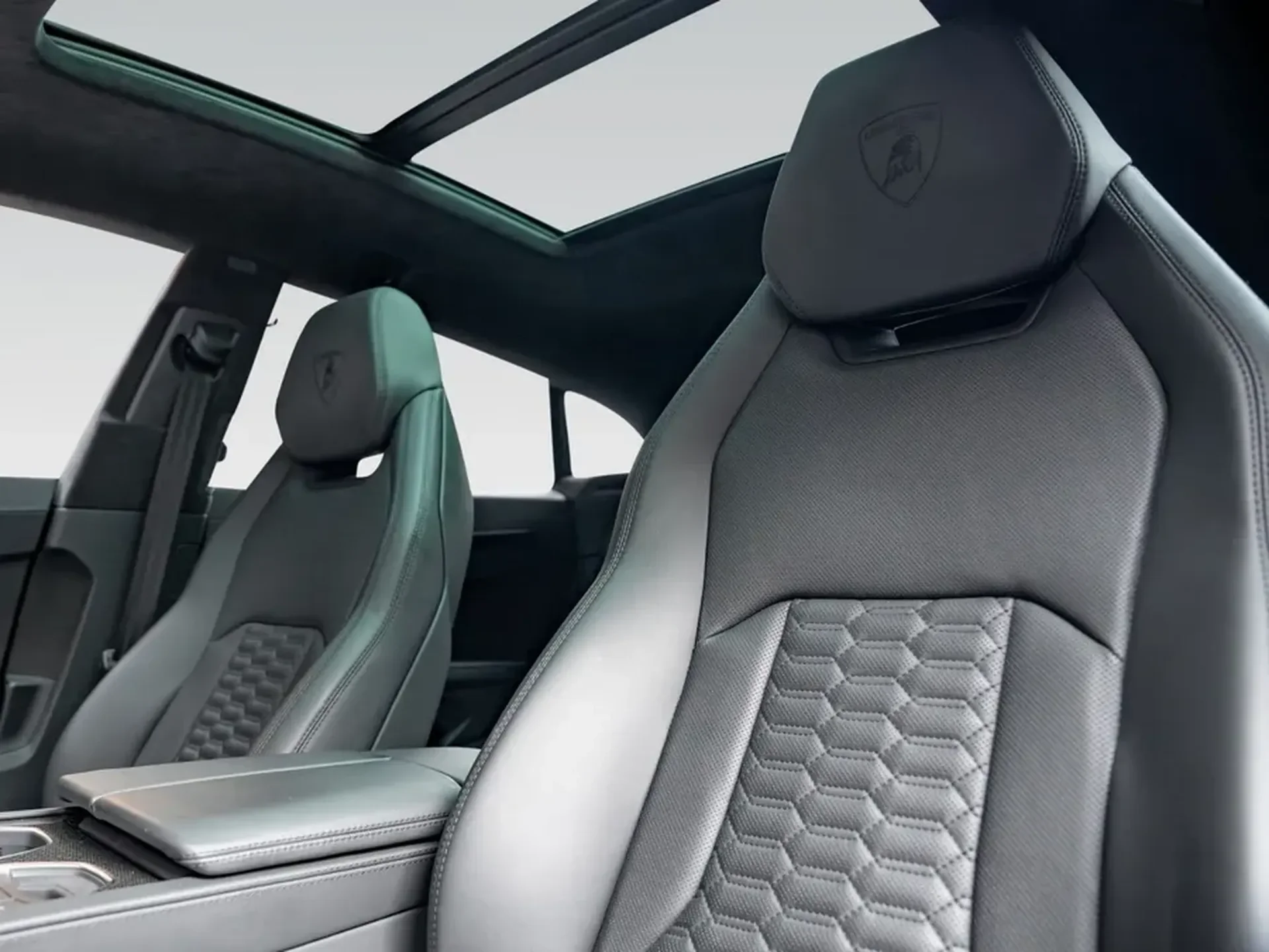 Lamborghini Urus — photo 8
