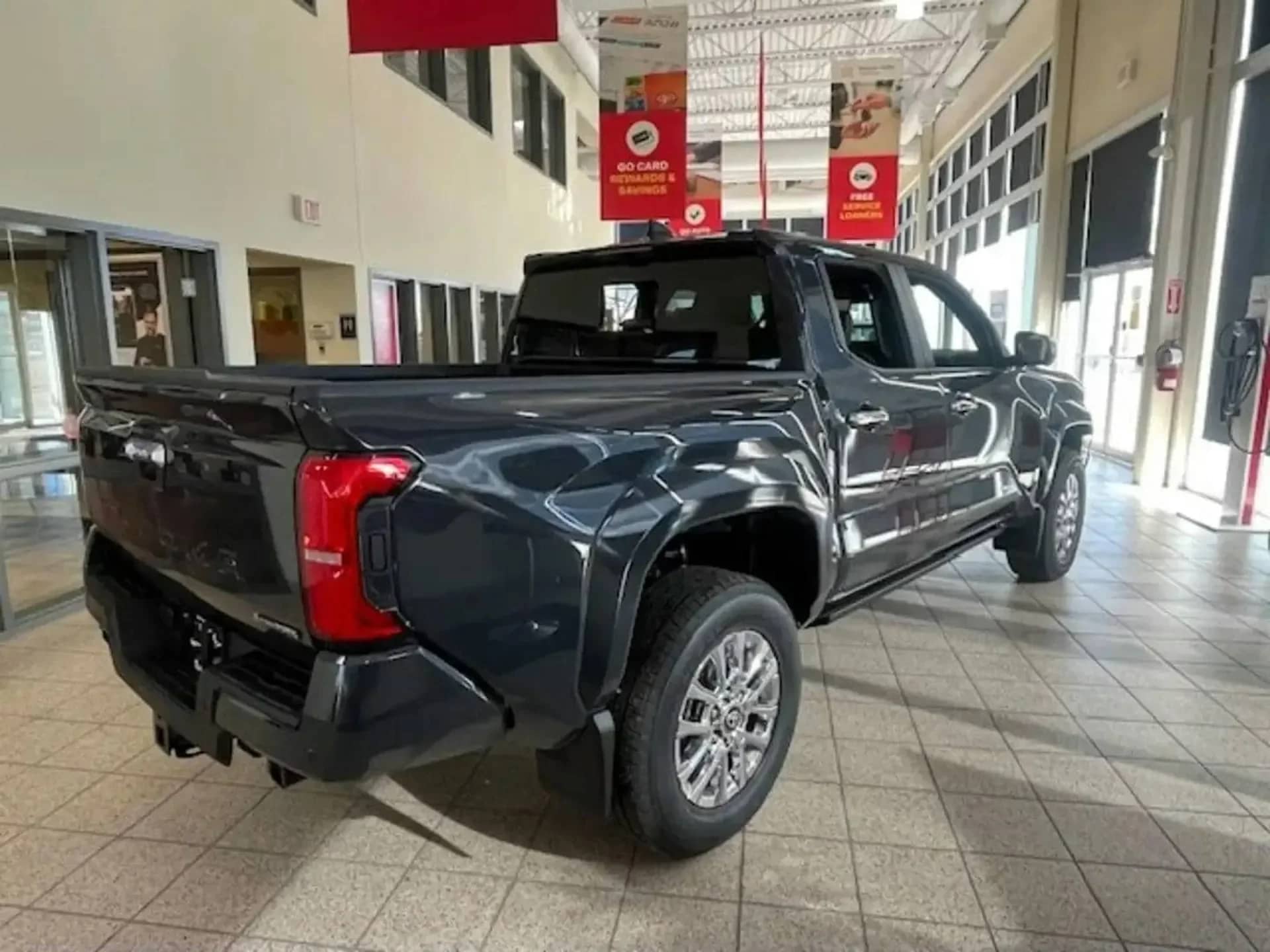 Toyota Tacoma — photo 4