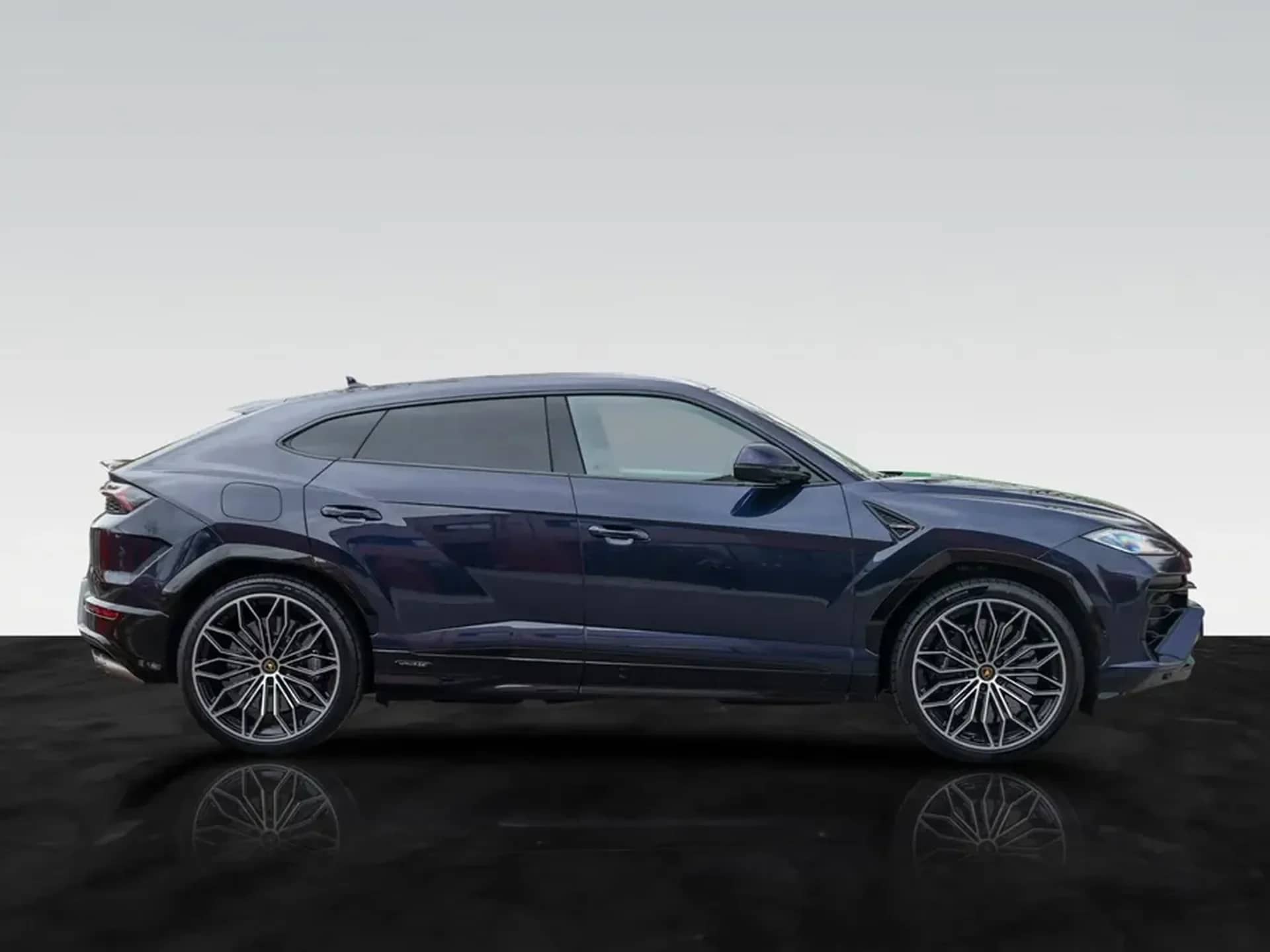 Lamborghini Urus — photo 5