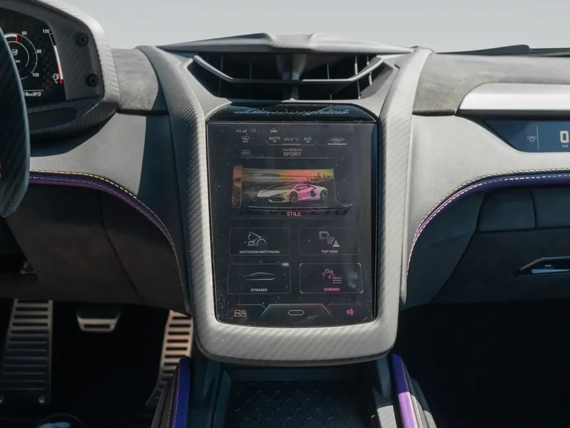 Lamborghini Revuelto — photo 10