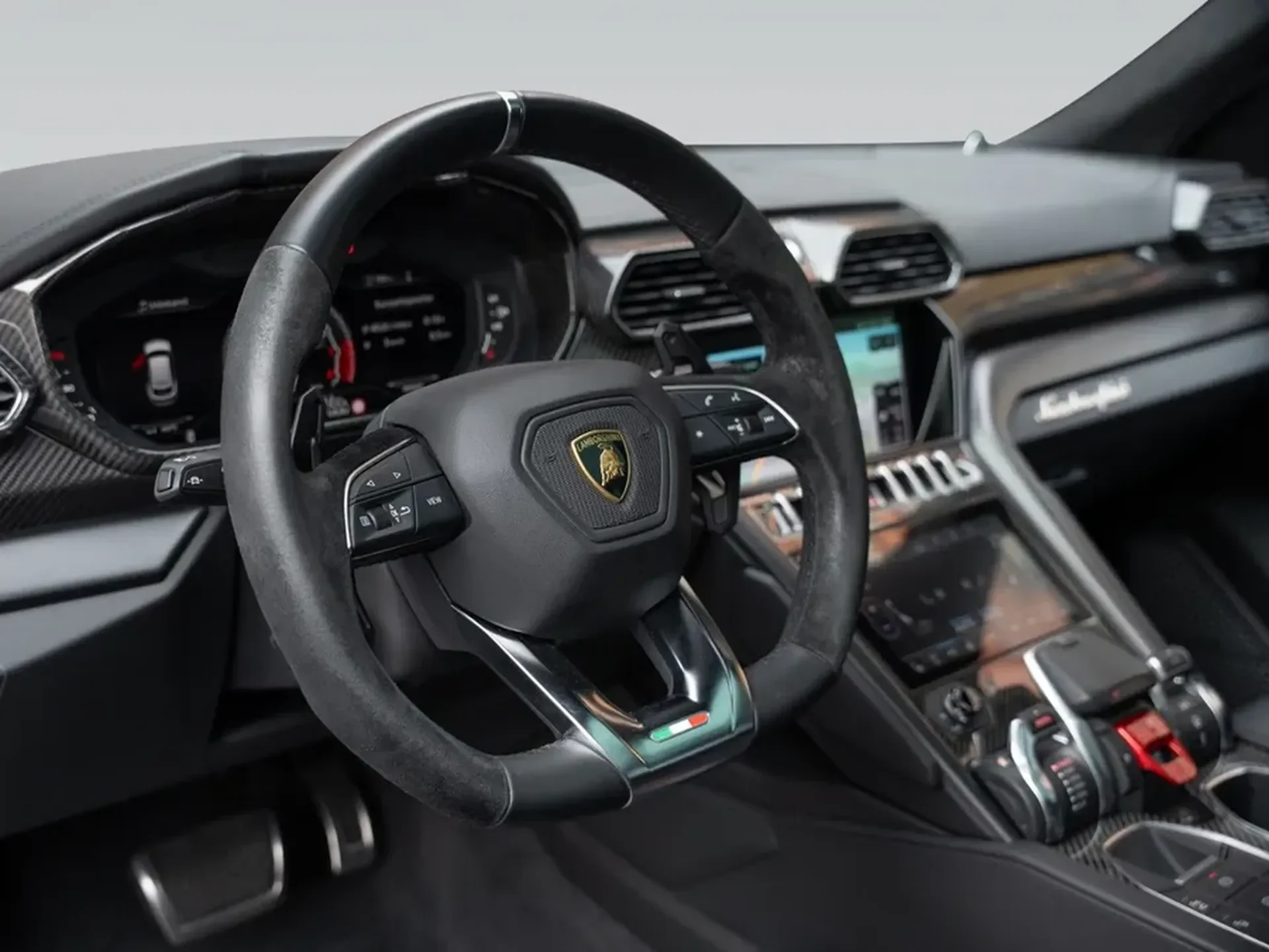 Lamborghini Urus — photo 7