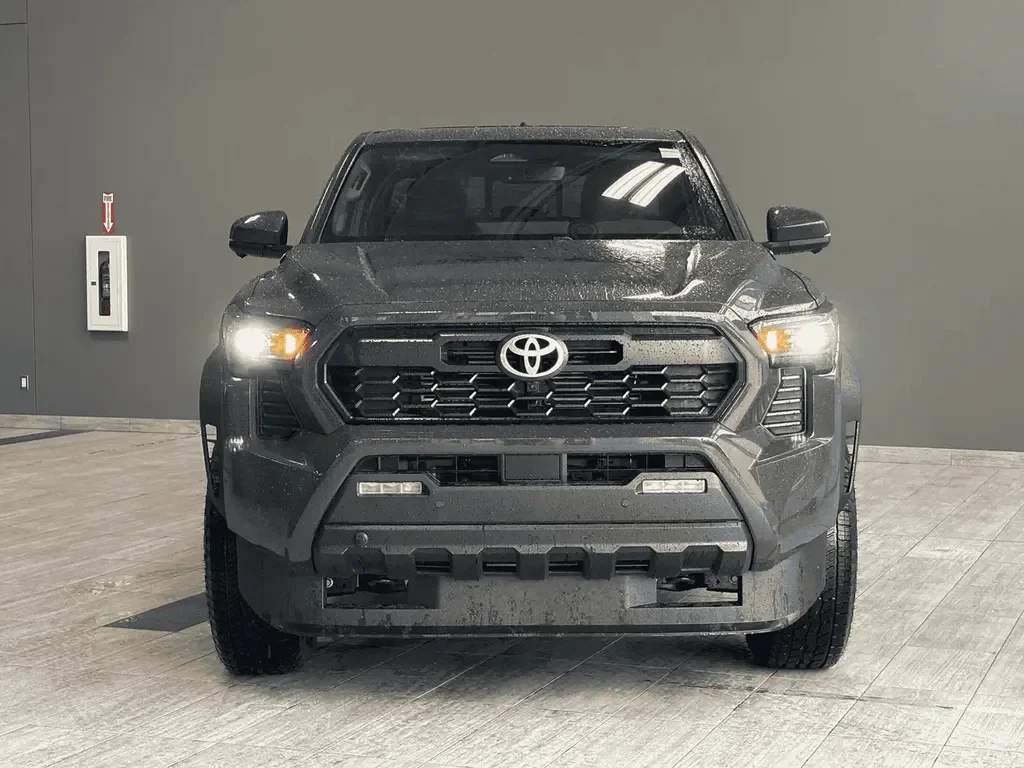 Toyota Tacoma — photo 14