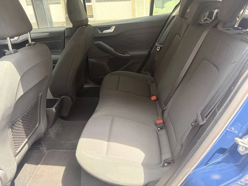 Ford Focus — photo 8