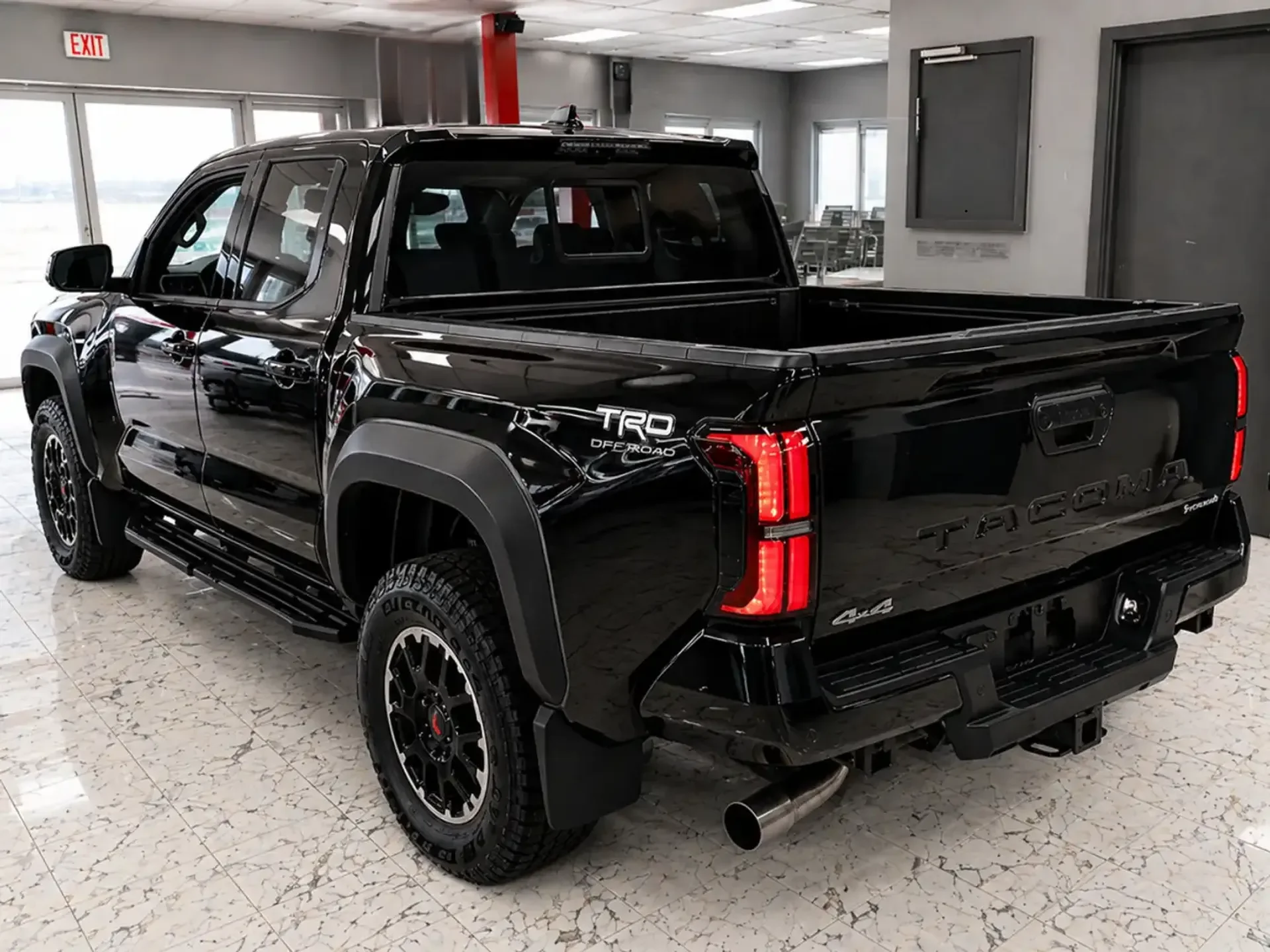 Toyota Tacoma — photo 3