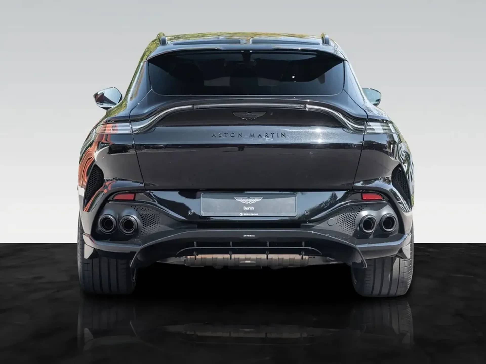 Aston Martin DBX — photo 4