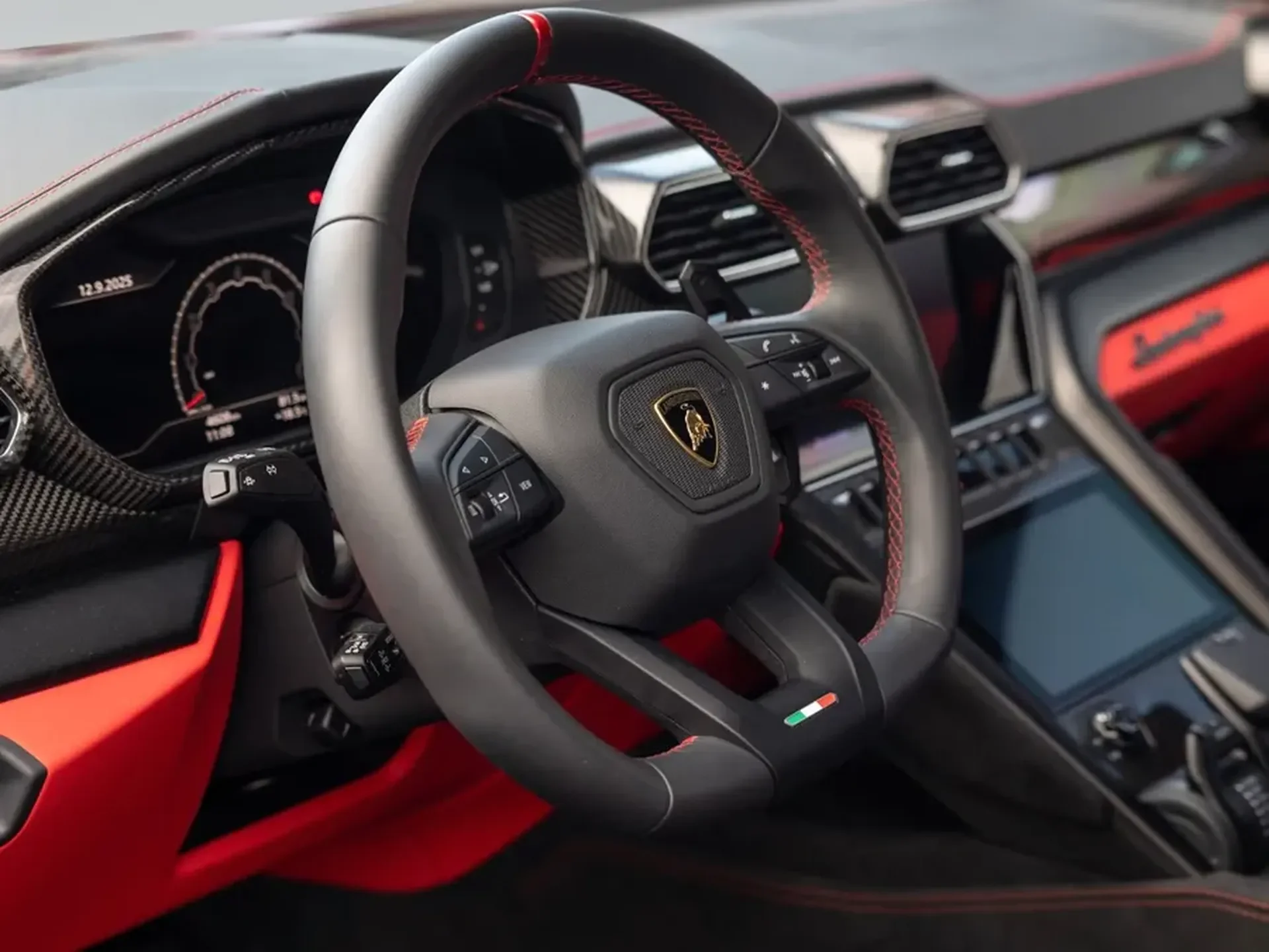 Lamborghini Urus — photo 7