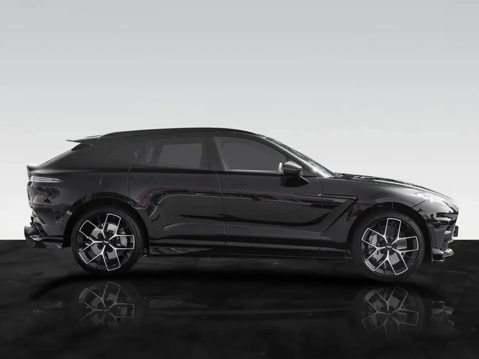 Aston Martin DBX — photo 5
