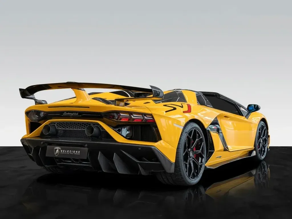 Lamborghini Aventador — photo 12