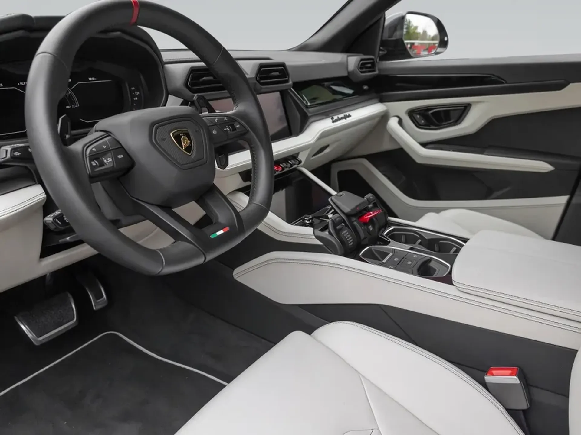 Lamborghini Urus — photo 6