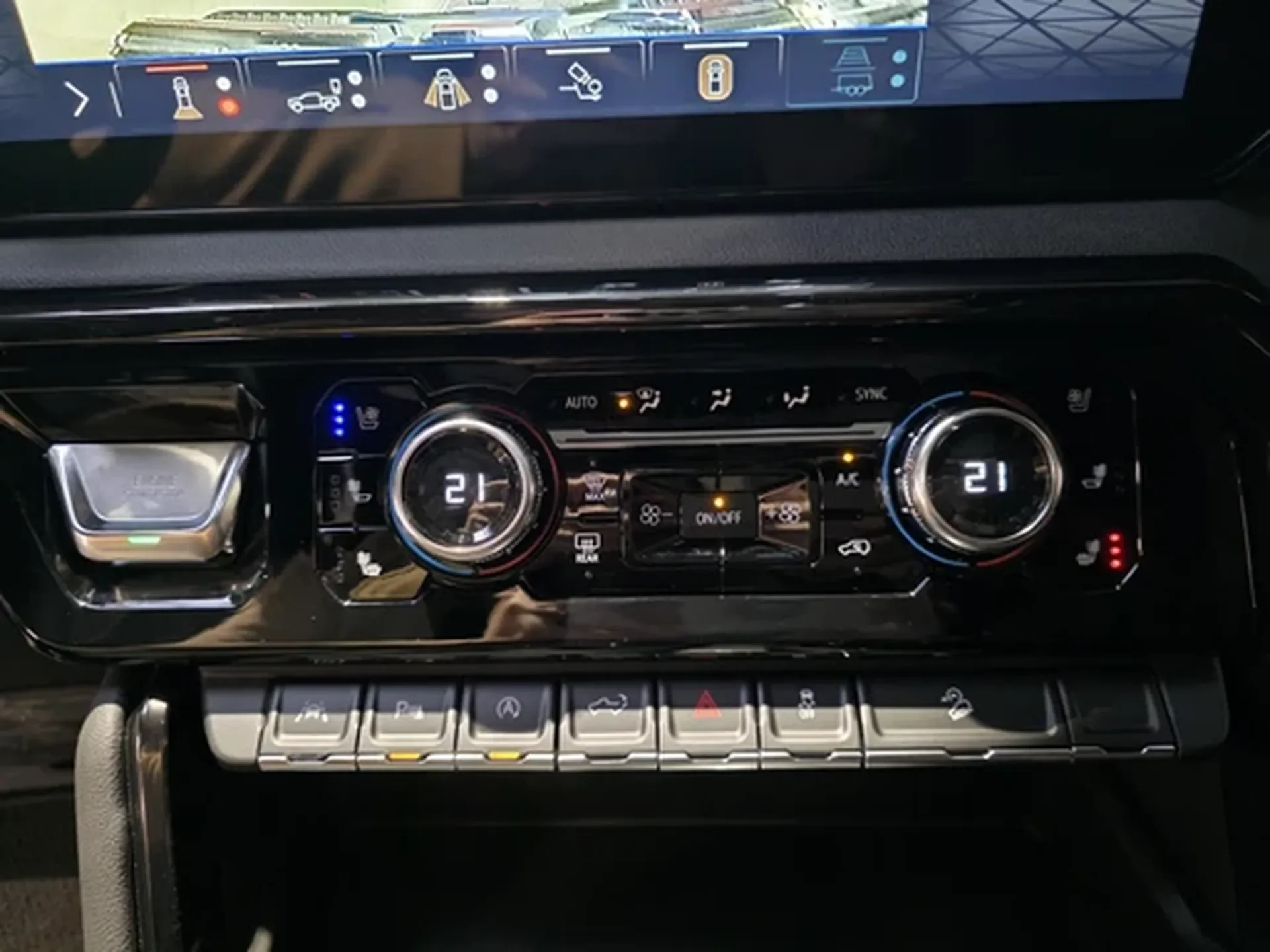 GMC Sierra — photo 7