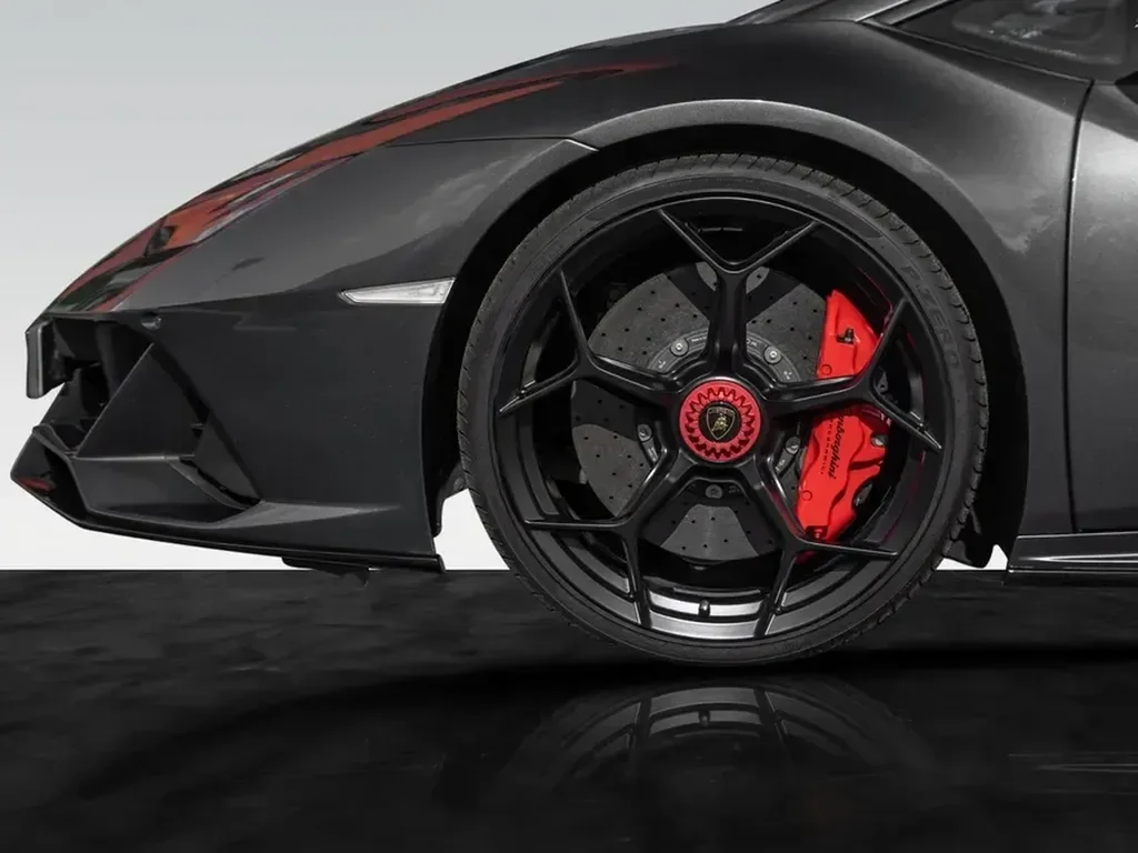 Lamborghini Huracan — photo 14