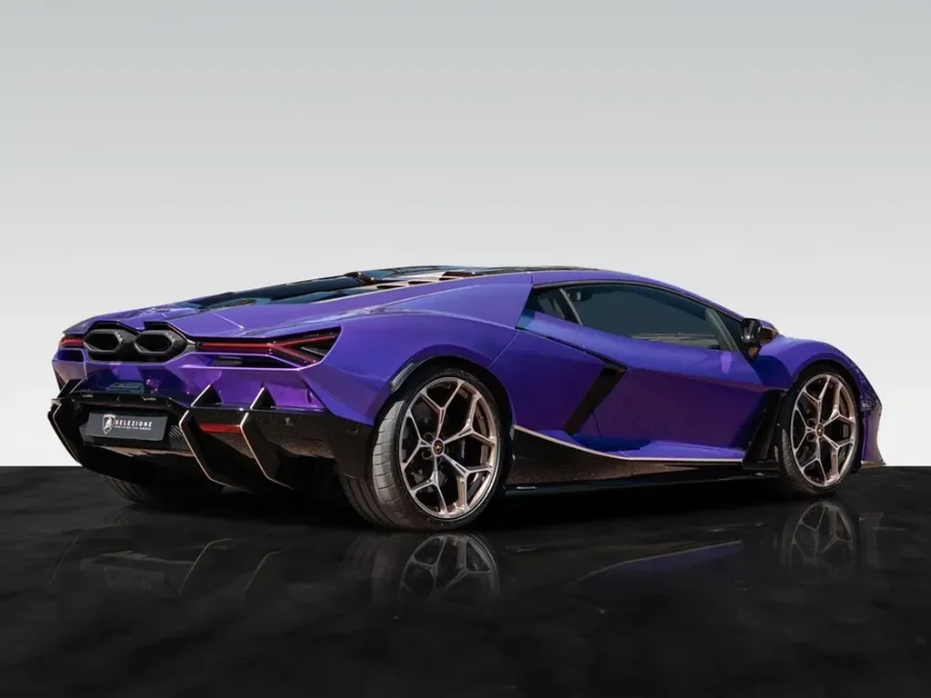 Lamborghini Revuelto — photo 13