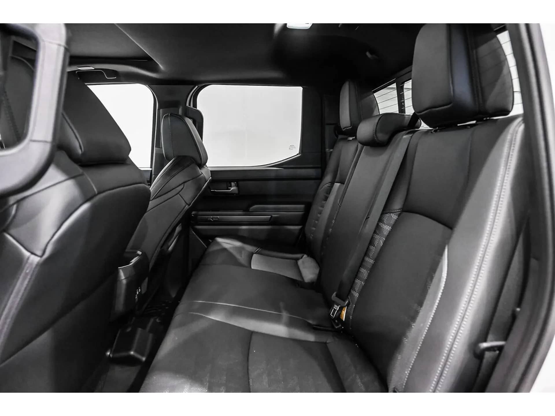Toyota Tacoma — photo 11