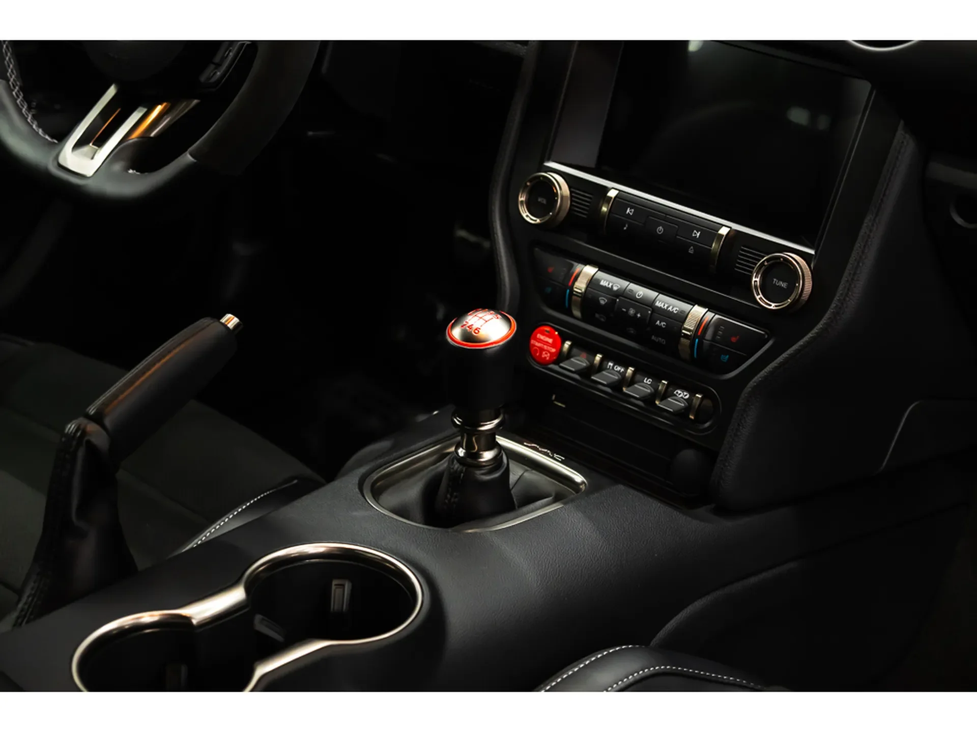 Ford Mustang — photo 10