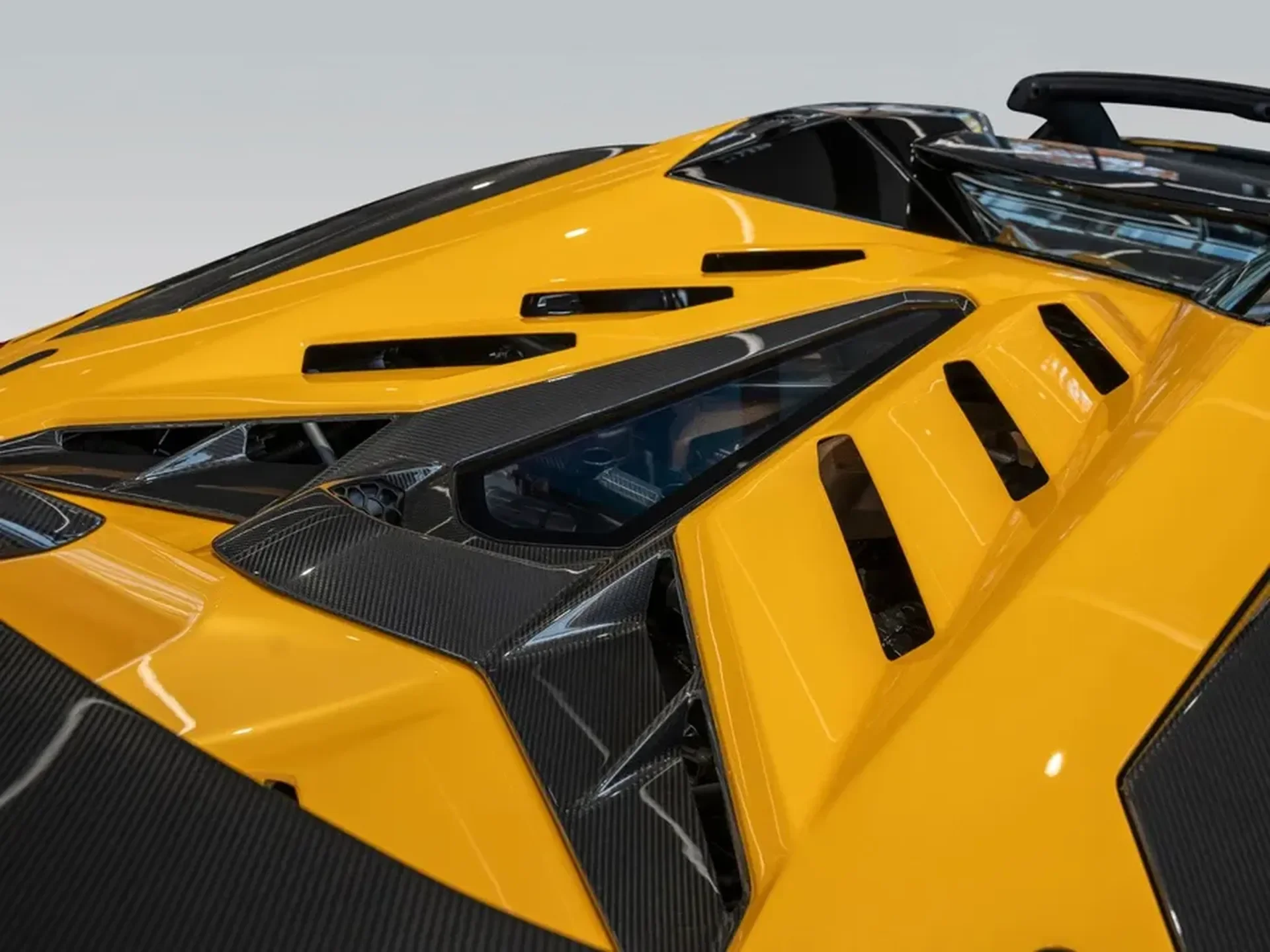 Lamborghini Aventador — photo 7