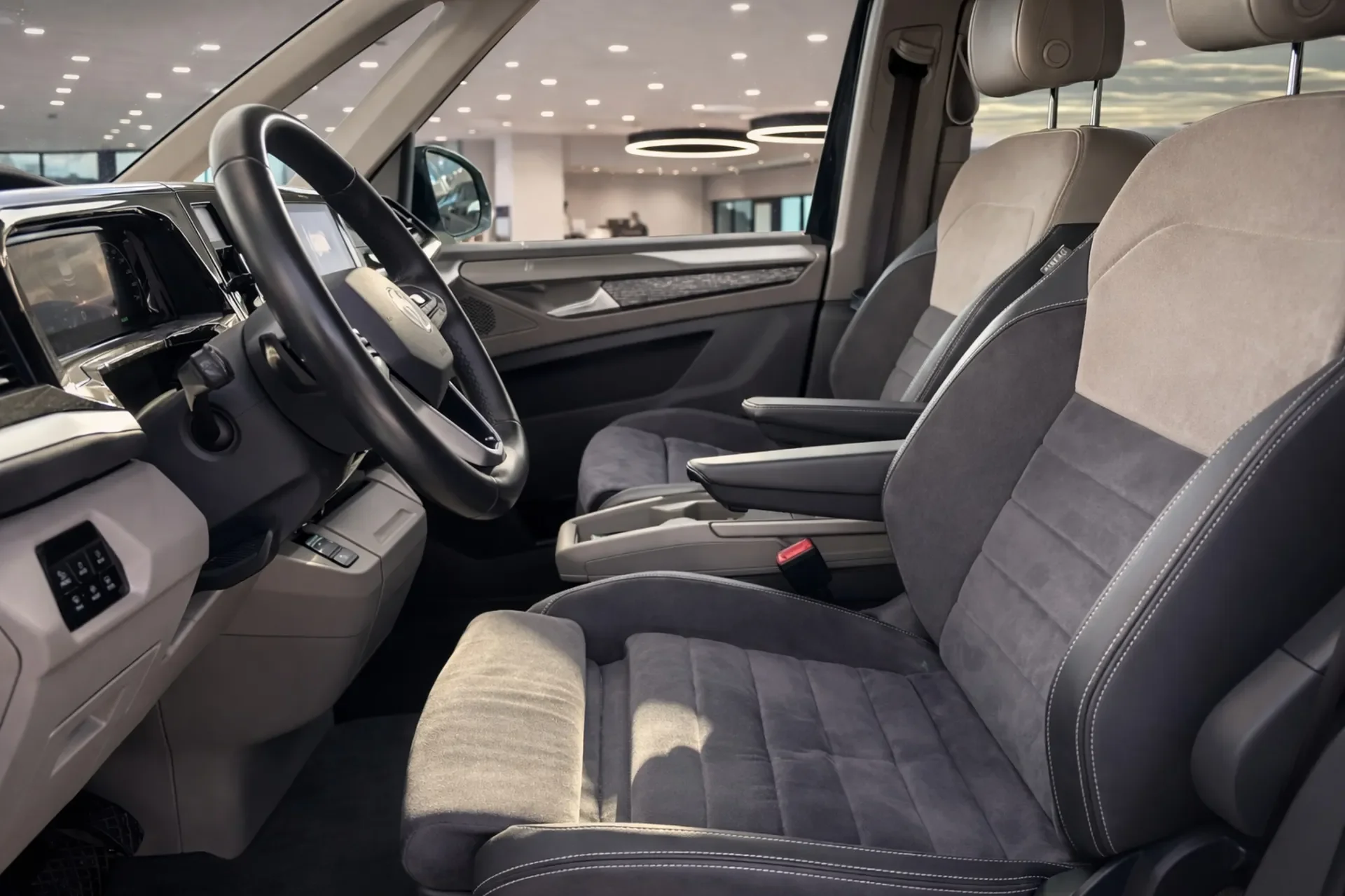 Volkswagen T7 Multivan — photo 8