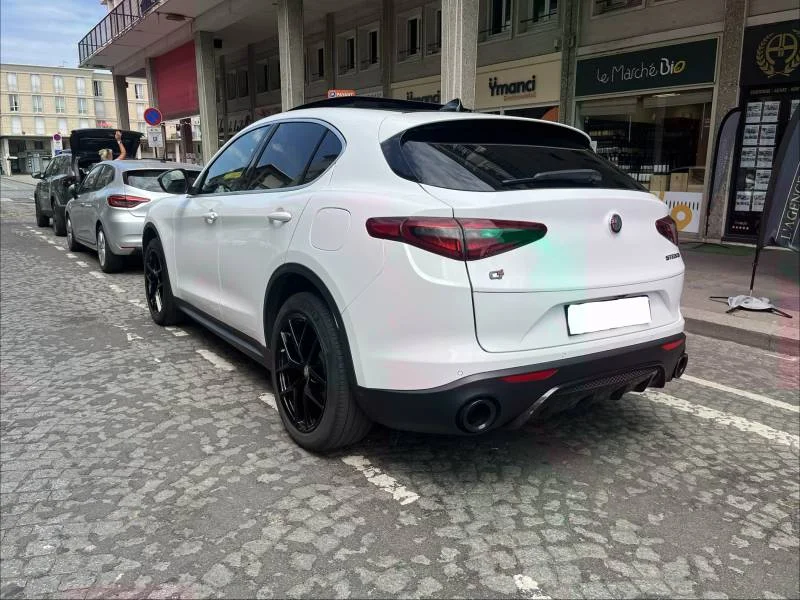 Alfa Romeo Stelvio — photo 12