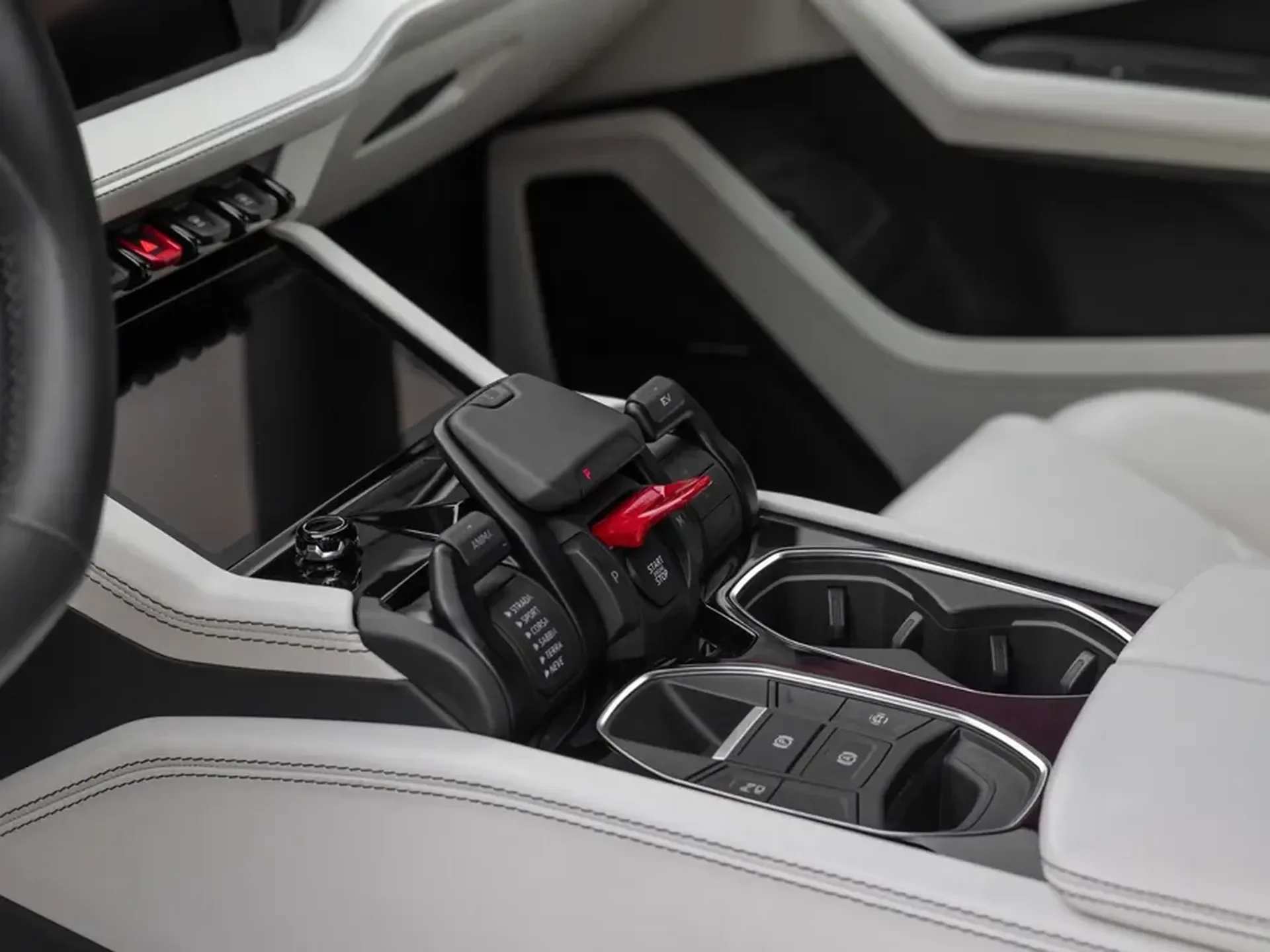 Lamborghini Urus — photo 8