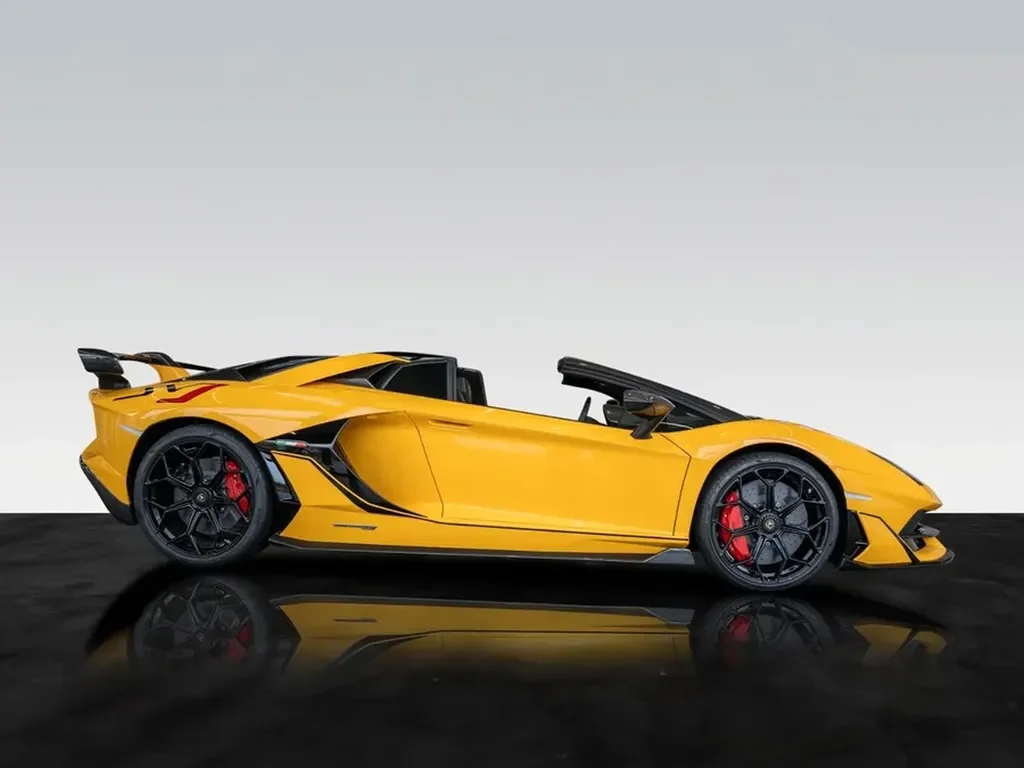 Lamborghini Aventador — photo 13